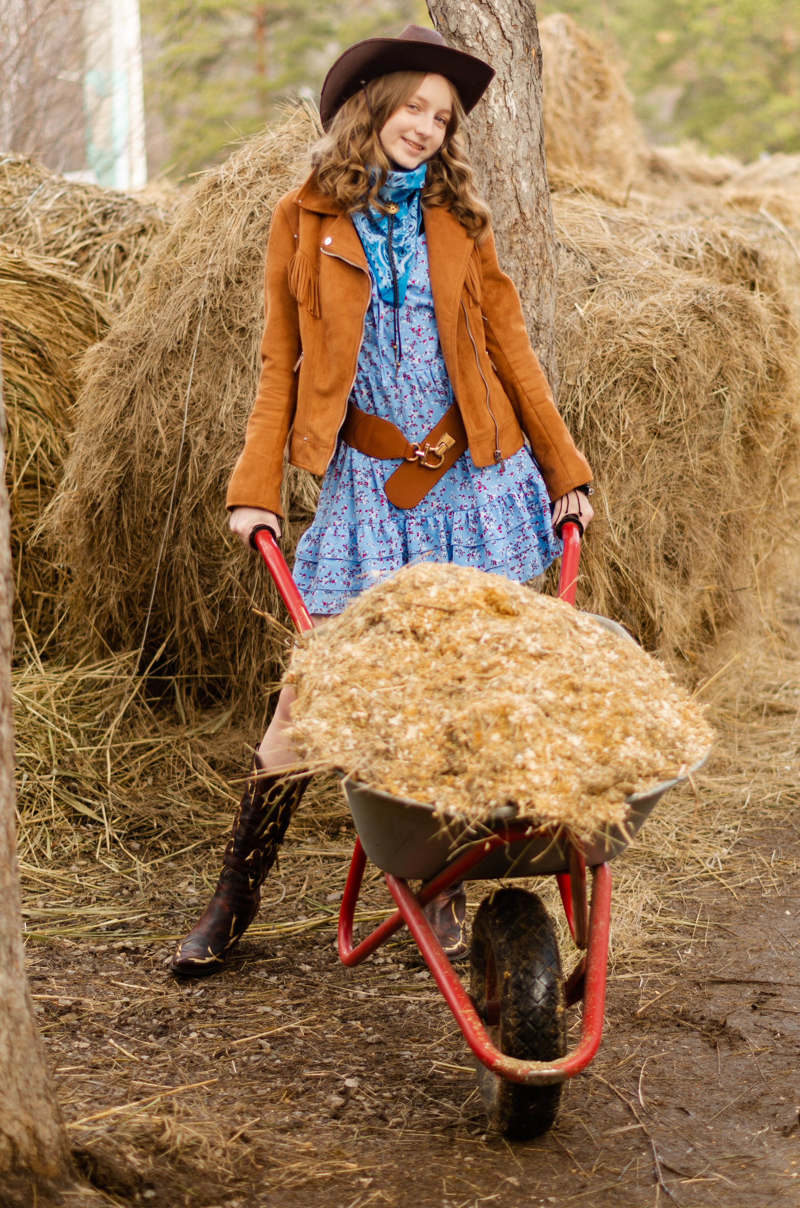 Ковбойская девчонка. Фотограф Марина Доглядная Челябинск фотосессии с лошадьми, мотоциклами