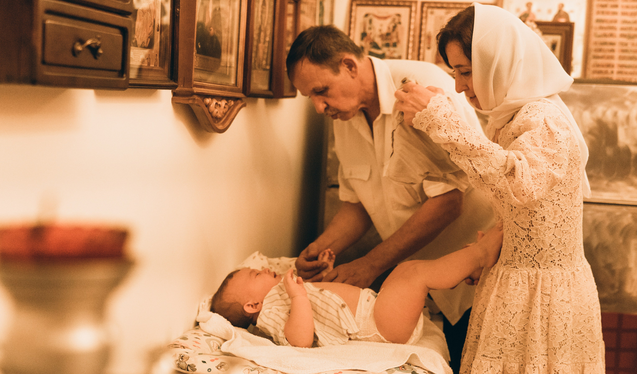Таинство крещение в Москве. Семейный, ньюборн фотограф, фотограф на роды в Москве, Виктория Тюльдюкова