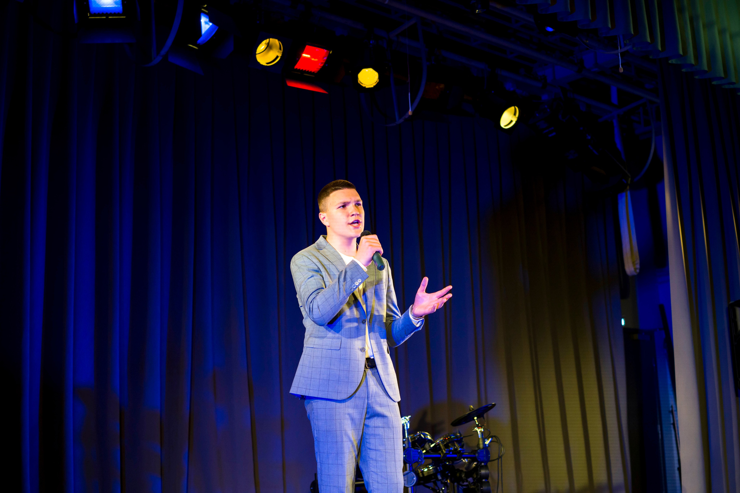 Концерт вокальной студии. Фотограф в Санкт-Петербурге. Репортажная и все съёмки для бизнеса