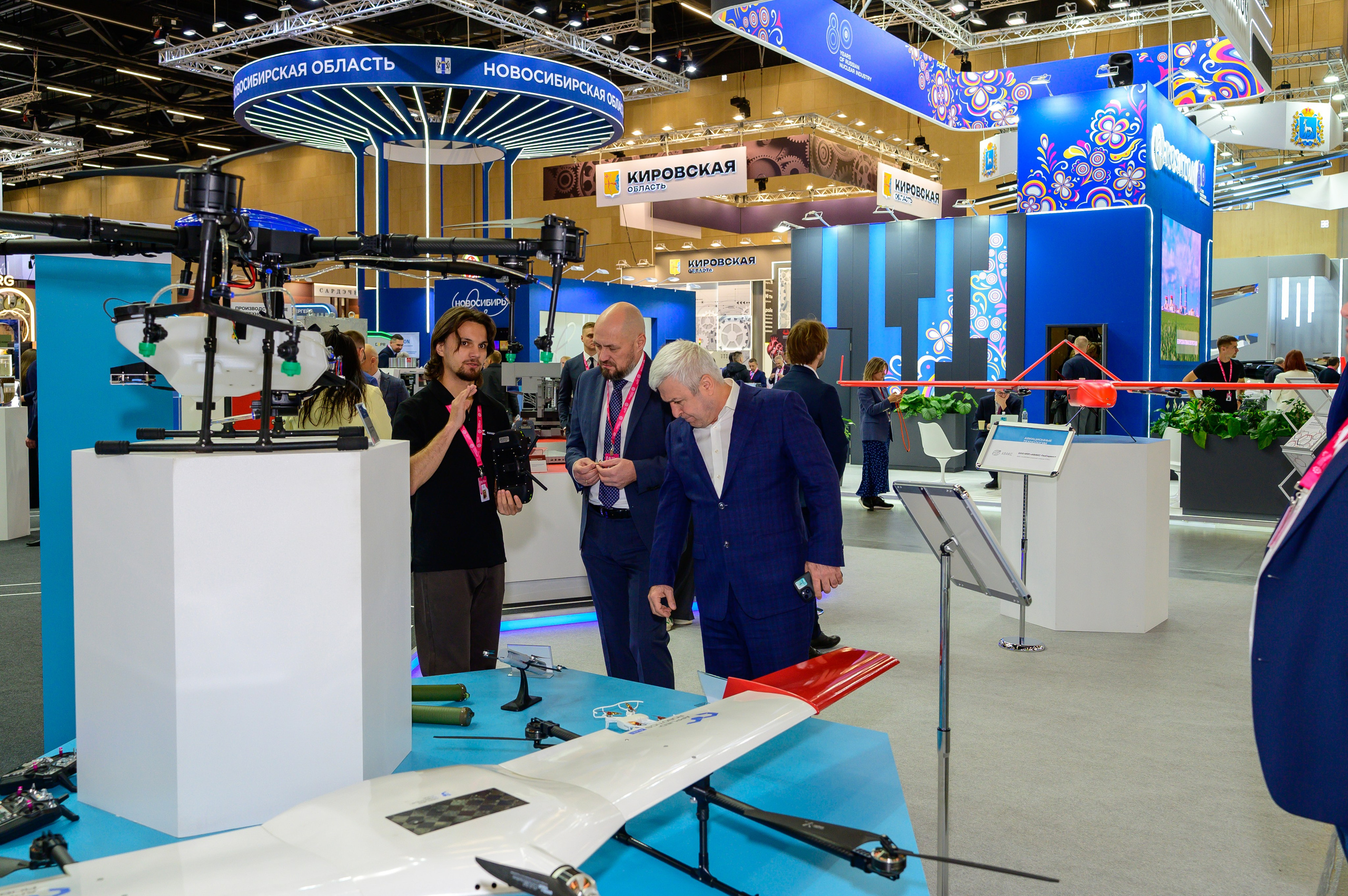 «ИННОПРОМ. Беларусь» — это международная промышленная выставка, объединяющая представителей различных отраслей промышленности, инновационных компаний, инвесторов и государственных структур. Это уникальная платформа для обмена опытом, внедрения новых идей и технологий, что способствует повышению актуальности отрасли и развитию сотрудничества между странами.#БольшаяпромышленнаянеделявМинске @belexpo_by@ph.andrey_puhach #bigindustrialweek #bigindustrialwee