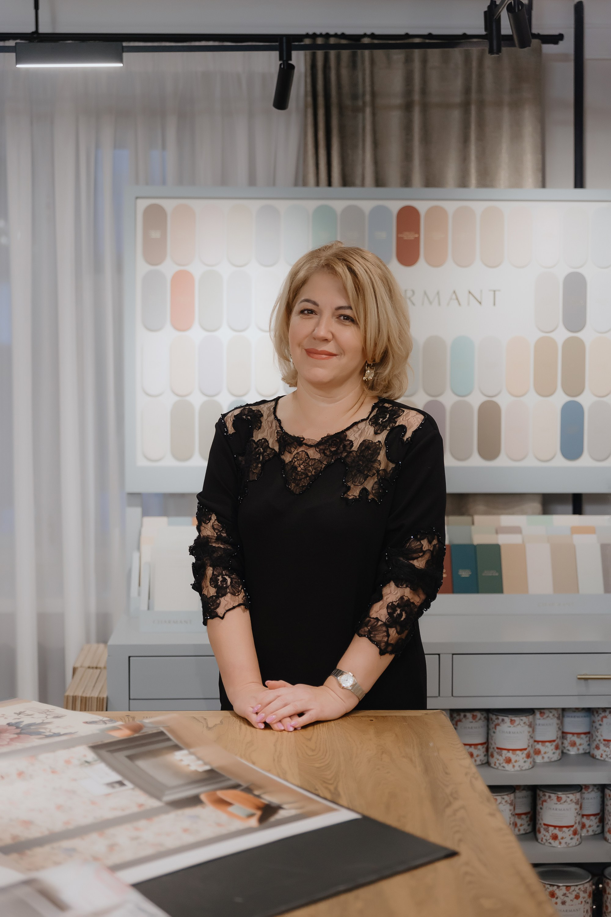 Открытие нового пространства интерьерного салона L. DECO в феврале 2025. L. Deco интерьерный салон. Краски/обои/лепной декор