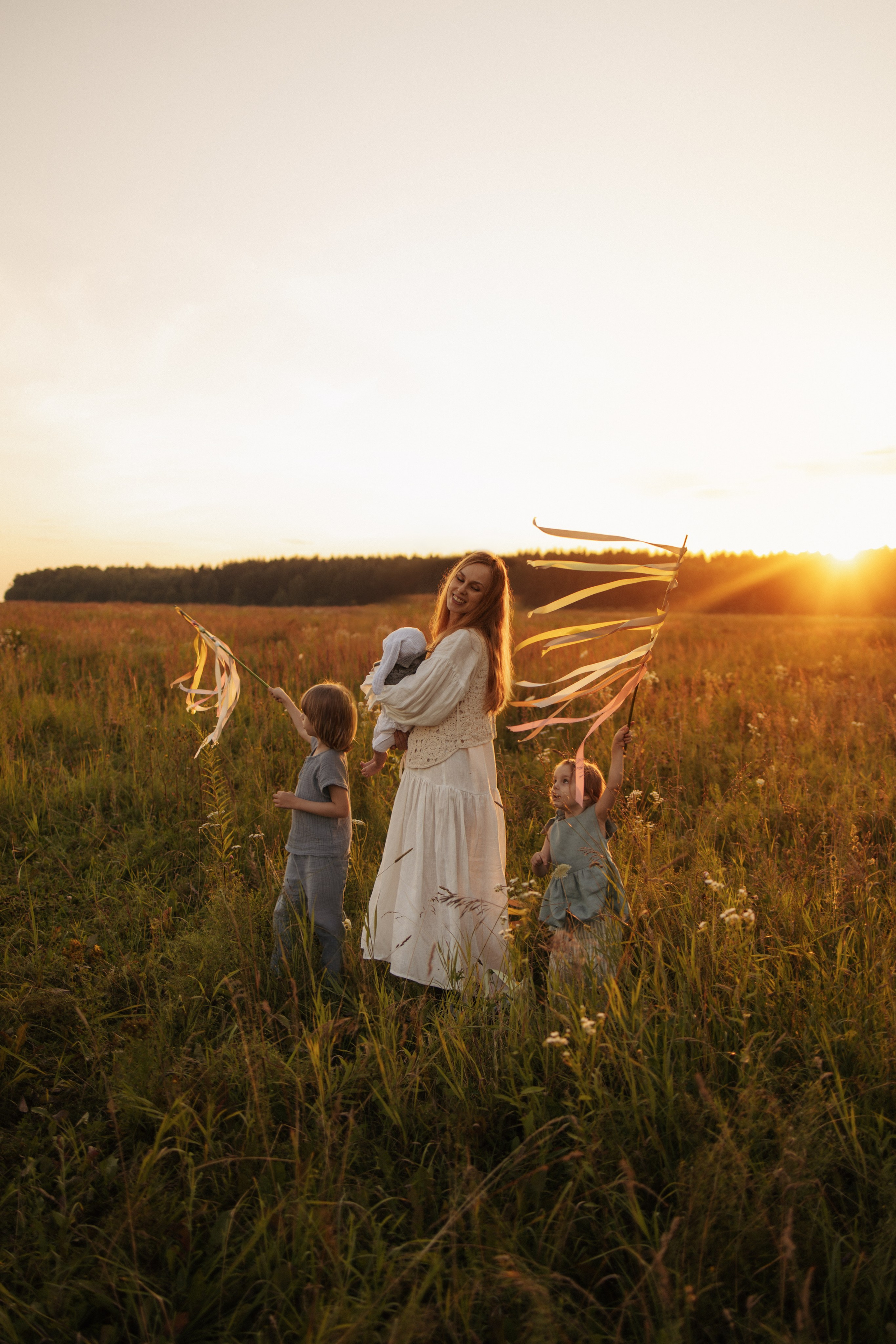 Семейная фотосессия в поле. Семейный фотограф в Москве Марина Петра