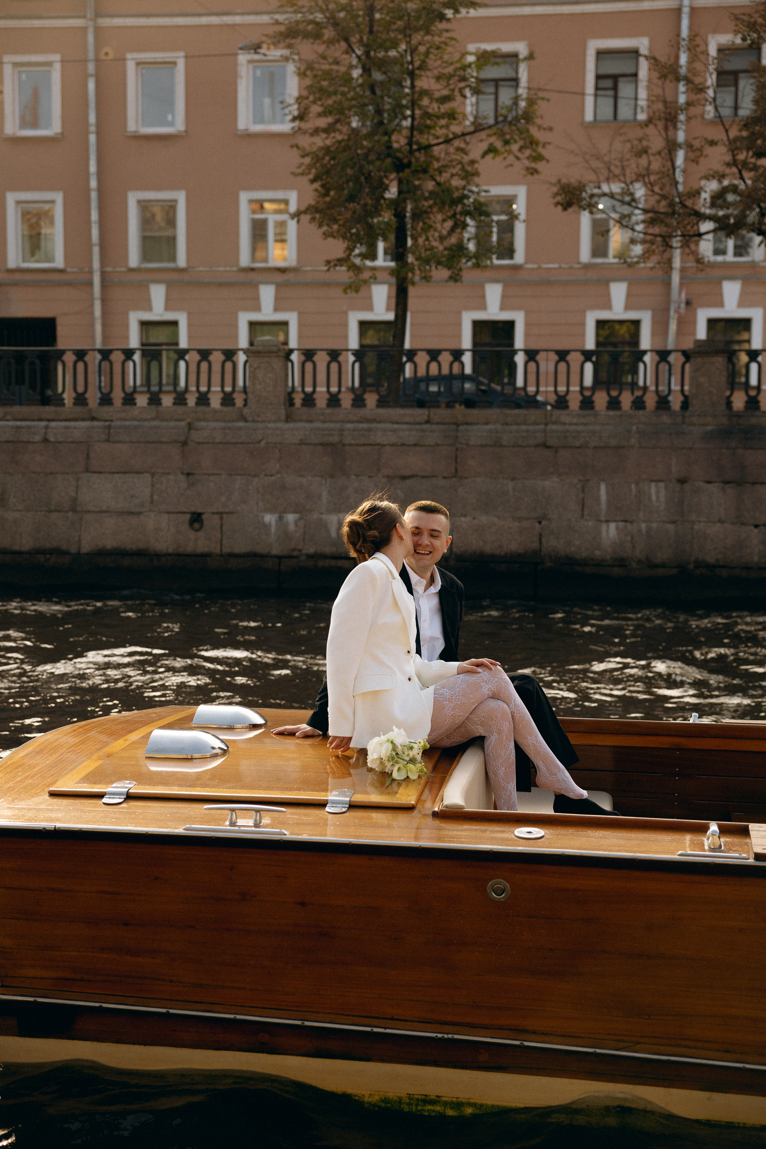 Только вдвоем под небом Петербурга. Свадебный фотограф Таня Караисаева