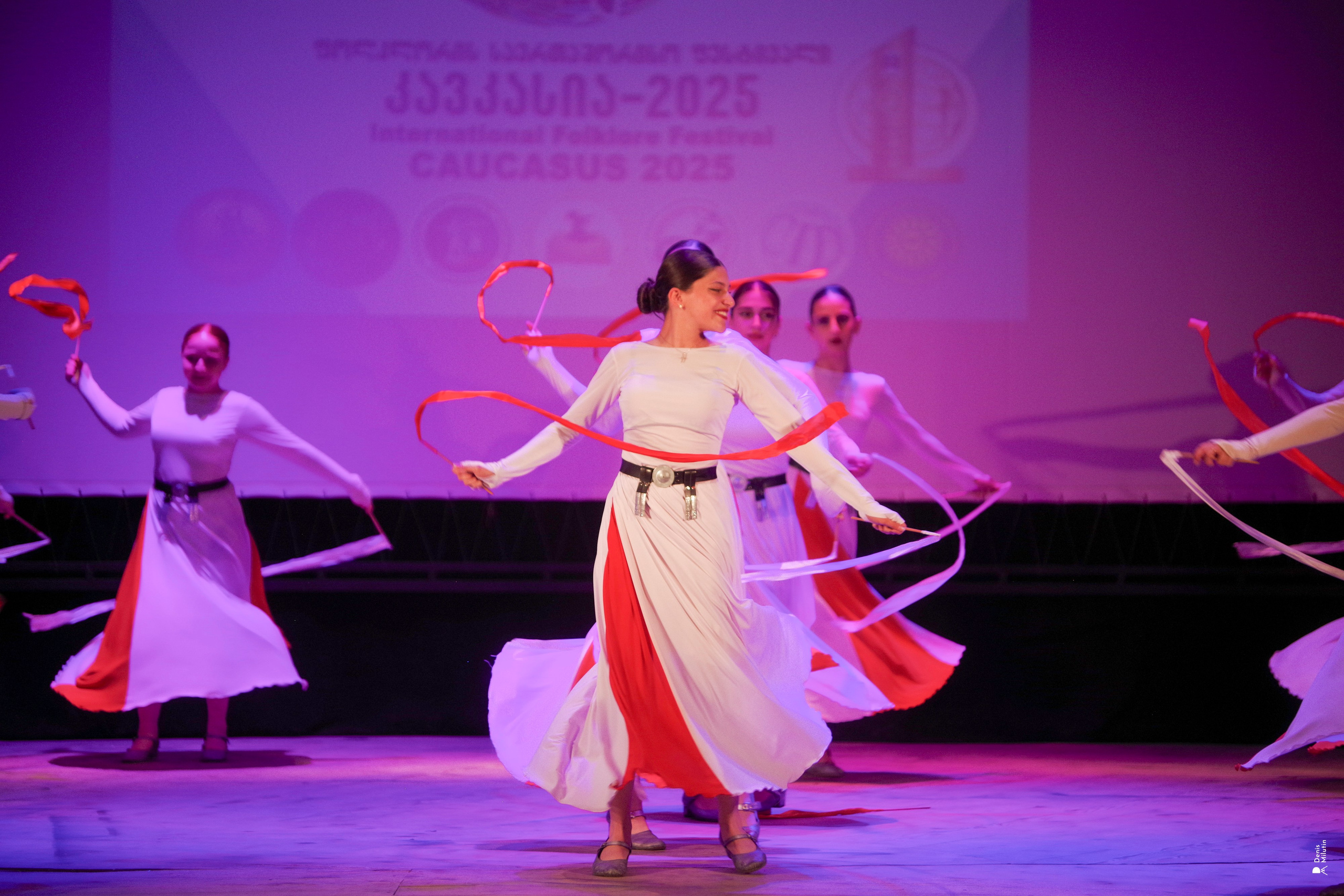 Танцы в прекрасном Они. Портретный фотограф Денис Милютин