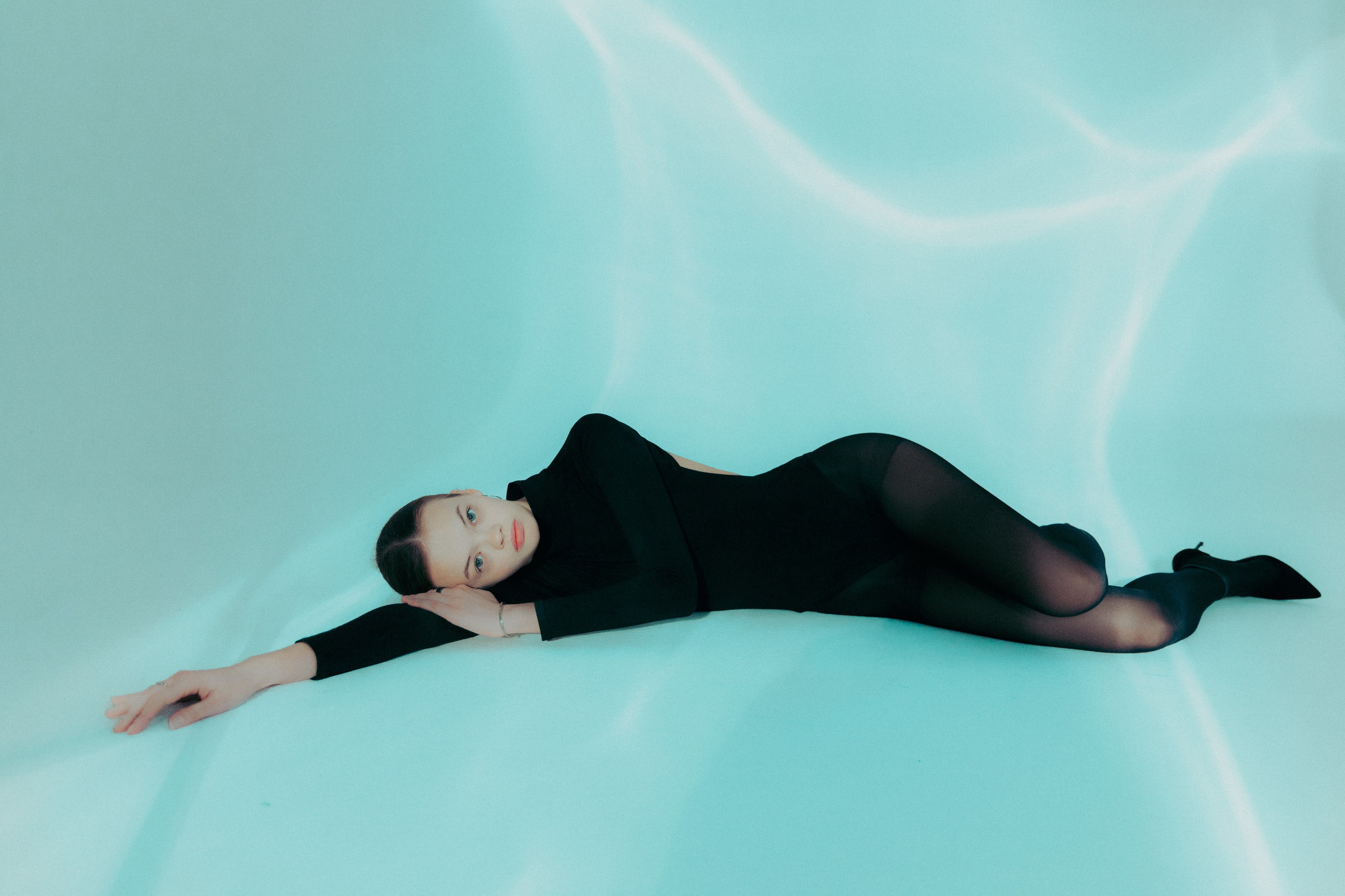 Полина циклорама. Фотограф Виола Янковская в Санкт-Петербурге