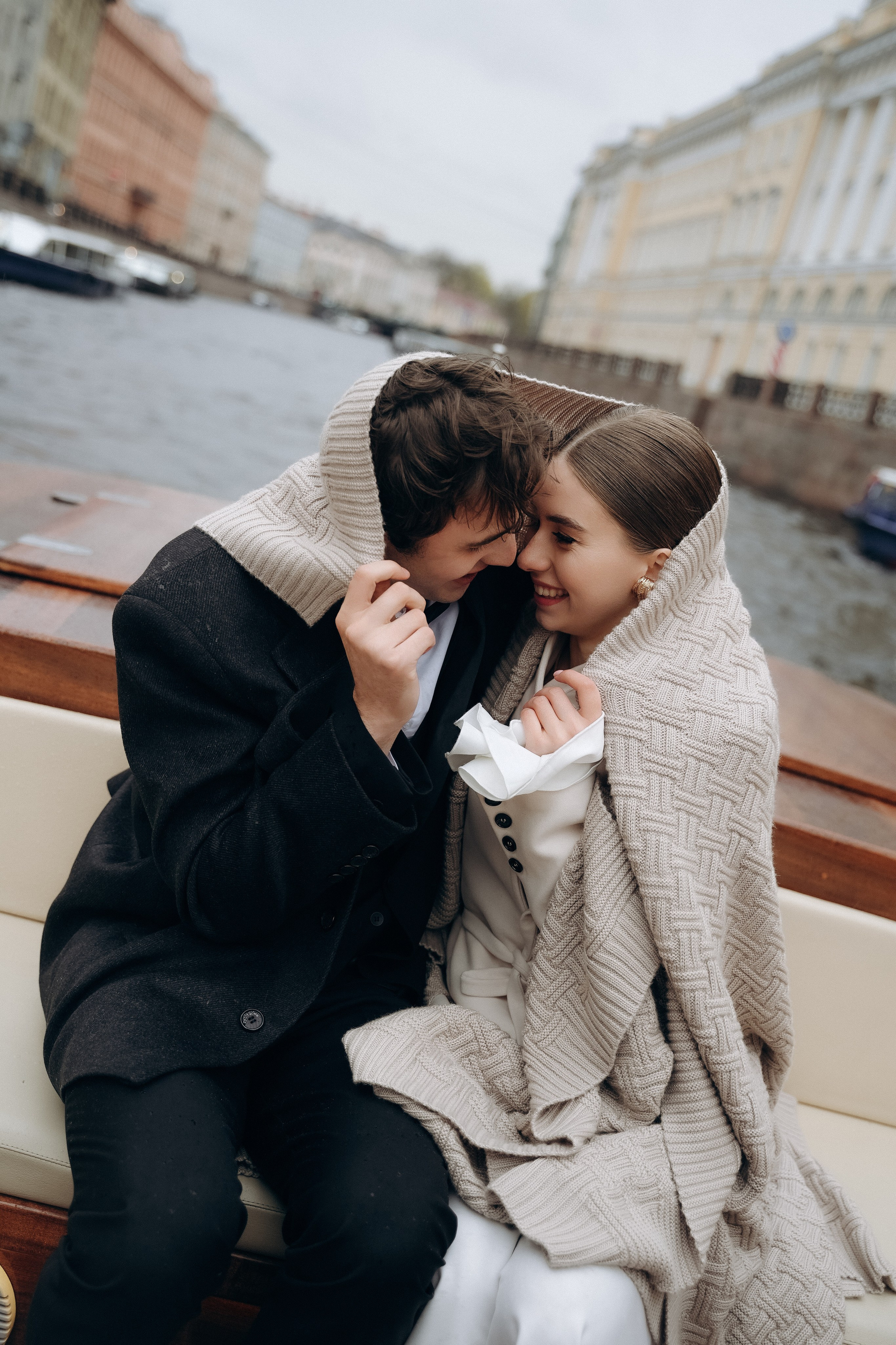 Свадебная фотосессия на катере в Питере