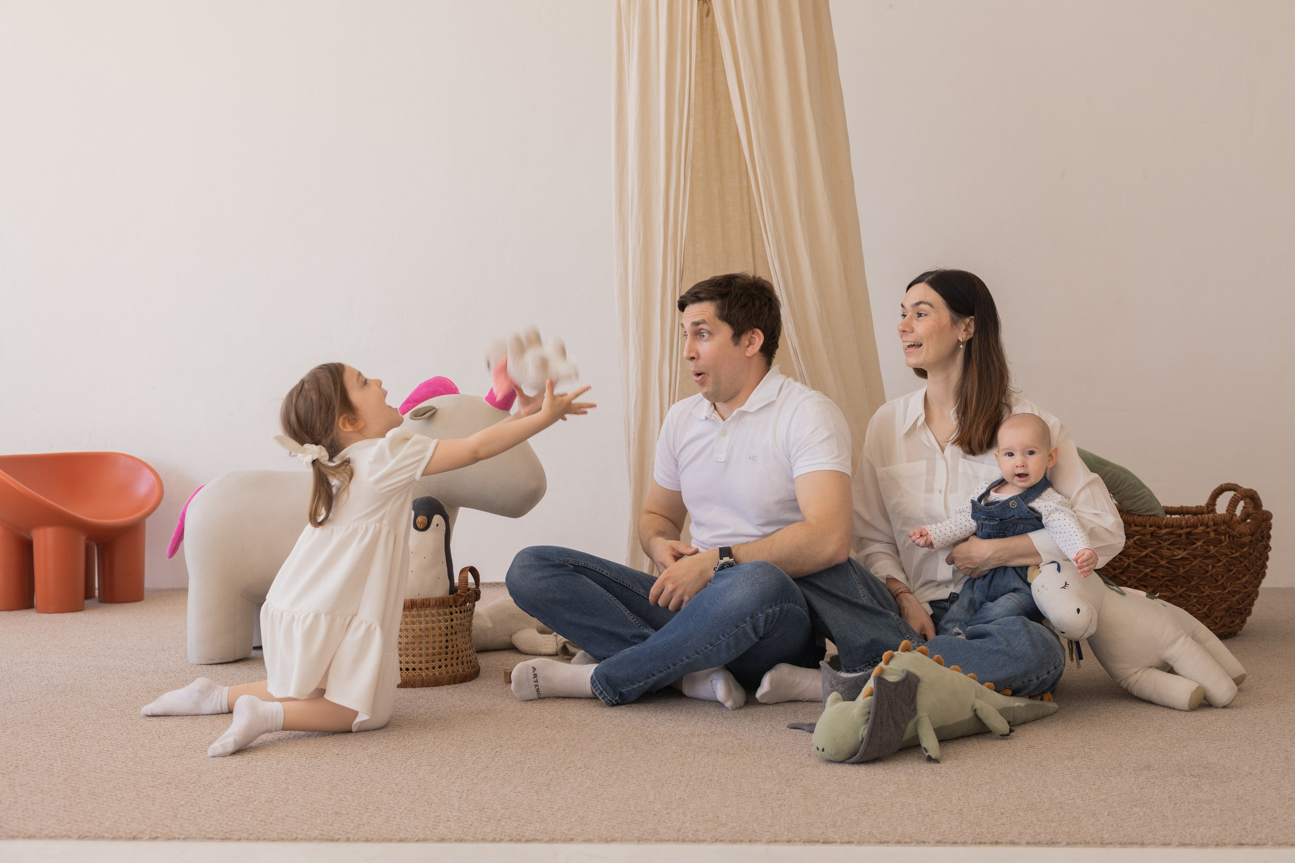 Л ю б о в ь между Вами и посреди Вас. Виноградова Маргарита. Фотограф P r o Явления