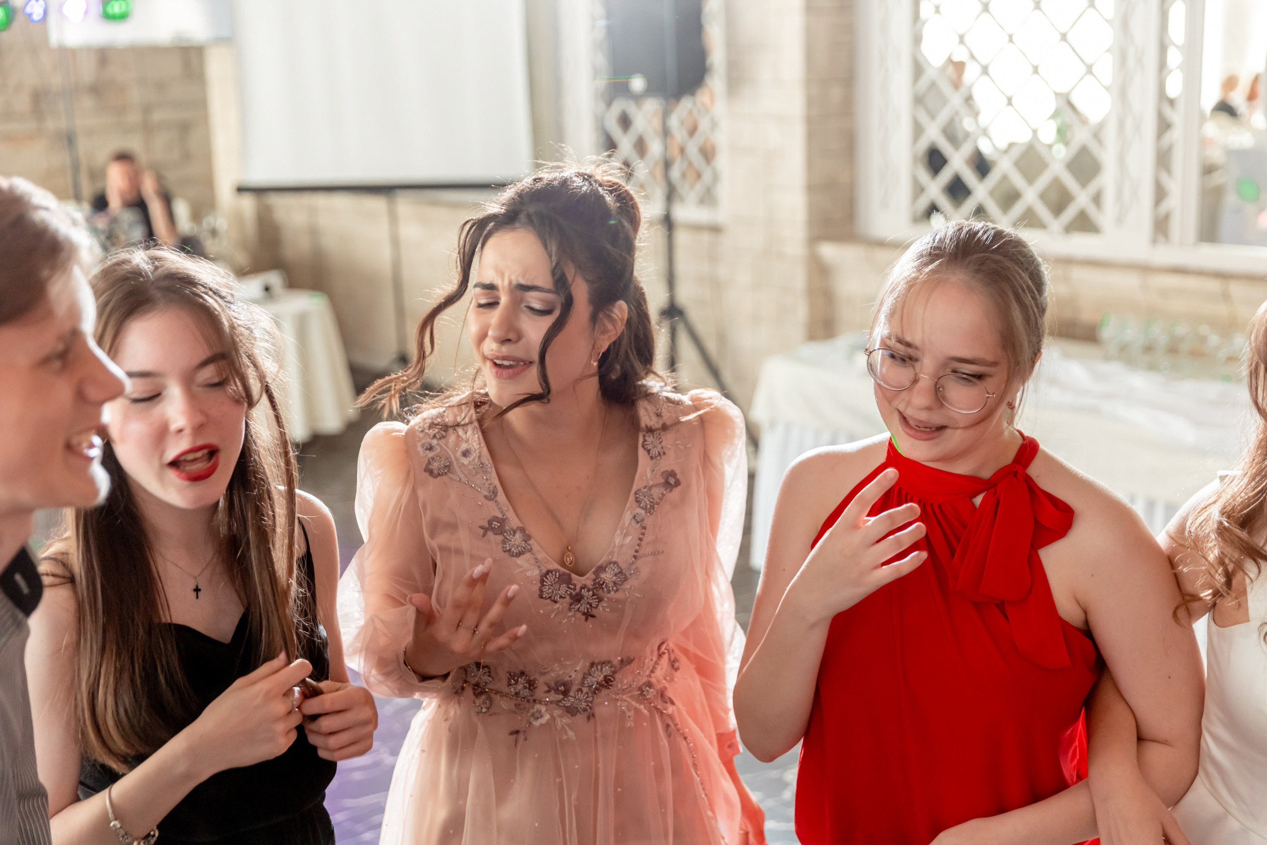 Фотосъёмка школьного выпускного в ресторане. Фотограф на праздник, корпоратив, День Рождения и Юбилей в г. Санкт-Петербурге Алексей Анкушев