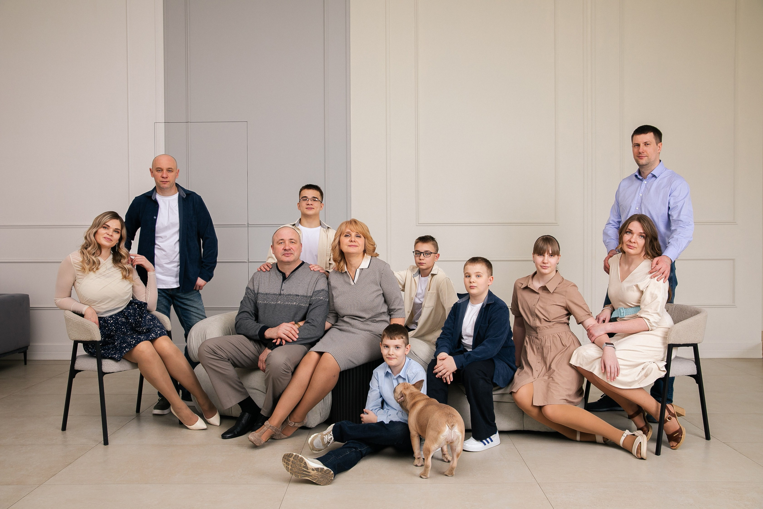 Большая семья в студии. Семейный и школьный фотограф Громова Ольга