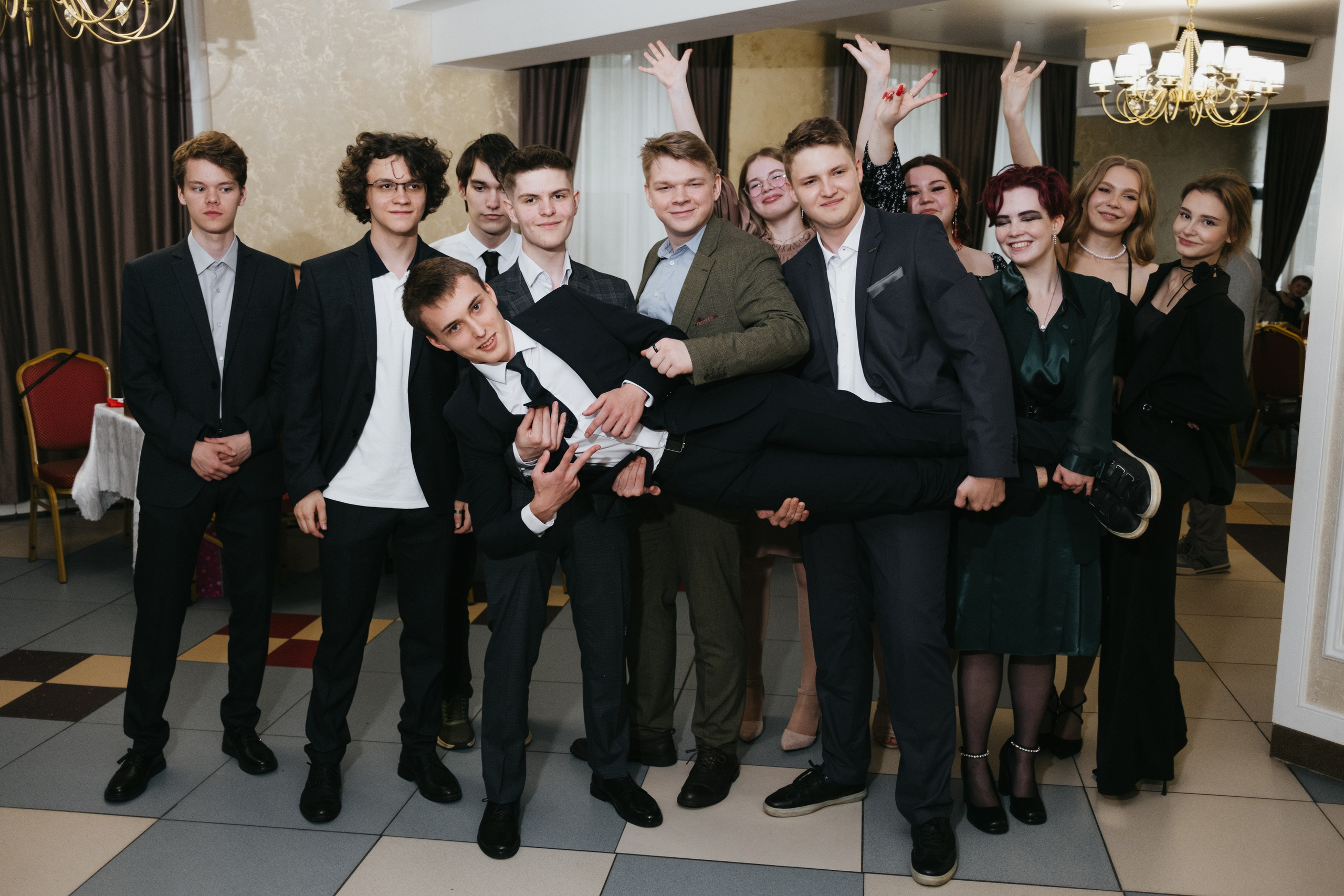 Выпускной 11 класс школы № 30. Свадебный и репортажной фотограф Денис Ожигин в Краснодаре и Краснодарском крае