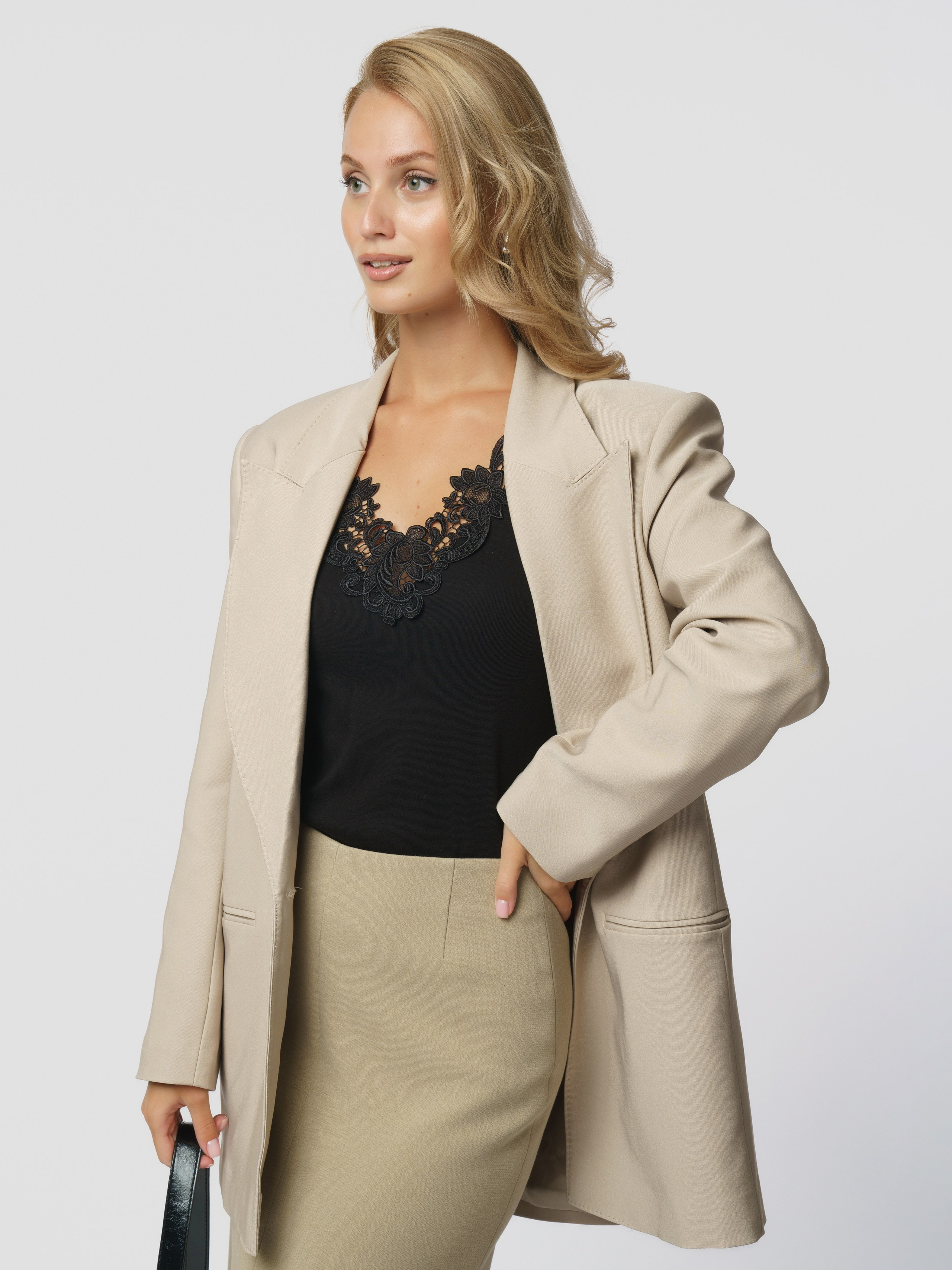 Яна, 42-44 р-р, рост 175. KED Production — продакшн из СПб. Создаём фото, видео и контент, который помогает брендам и селлерам продавать больше