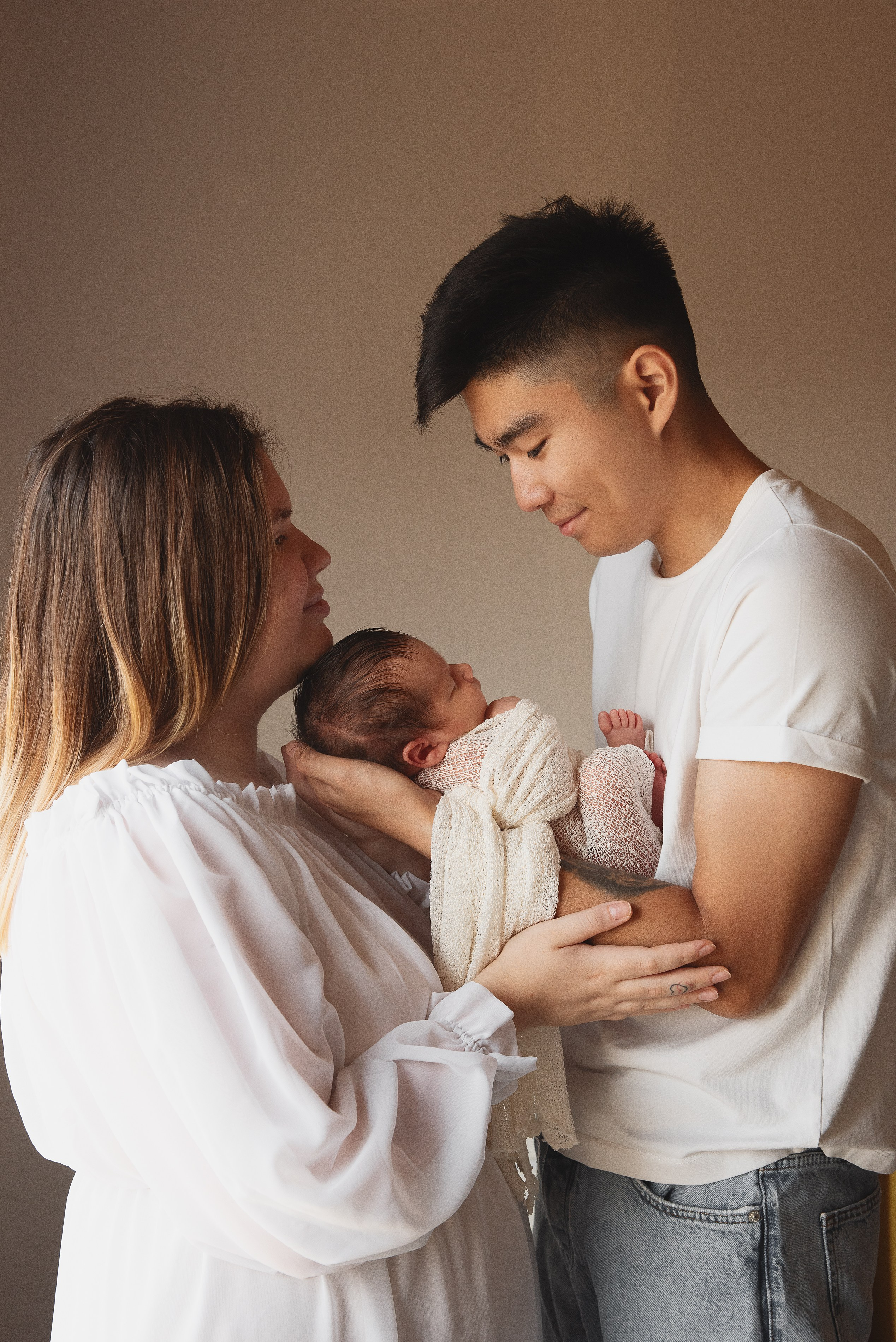 Семейная фотосессия с новорожденным Эрнест. Семейный фотограф в Южно-Сахалинске Анастасия Лимарева