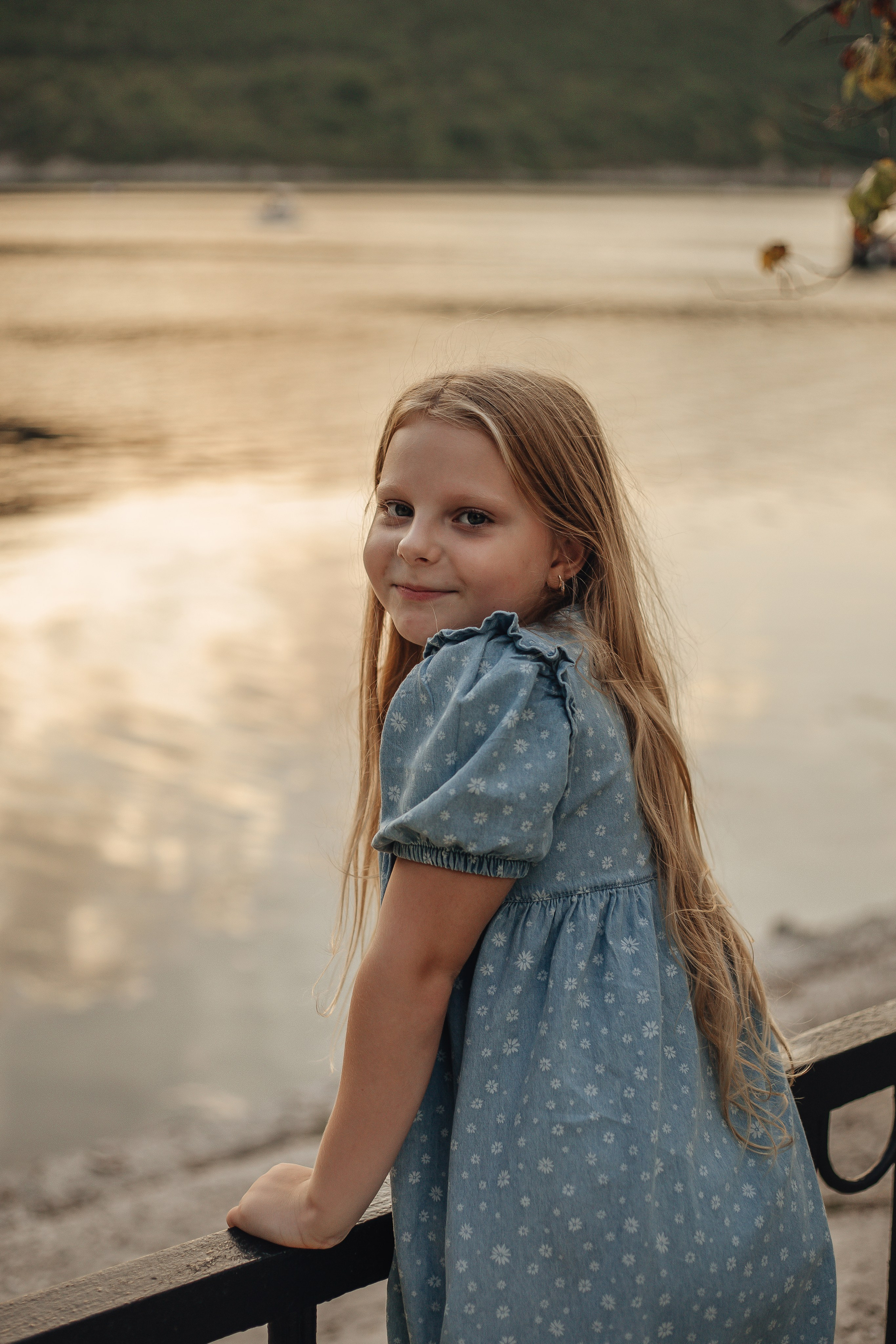 Антон, Тамара, Алиса и Ева — летний вечер у озера. Семейный фотограф Новороссийск, Анапа, Геленджик — Юлия Давыдова