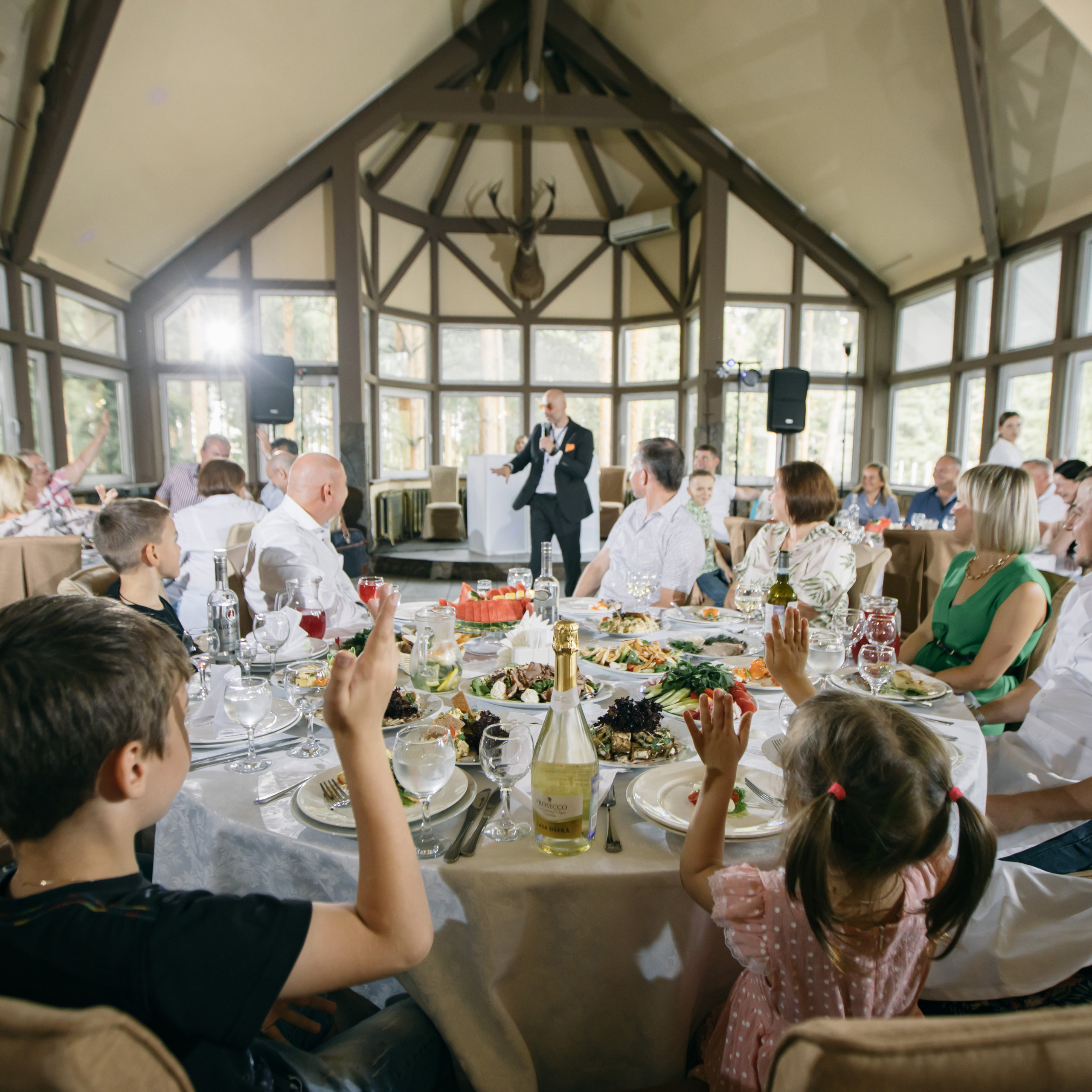 Ведущий на праздник в Москве / Денис Аганин