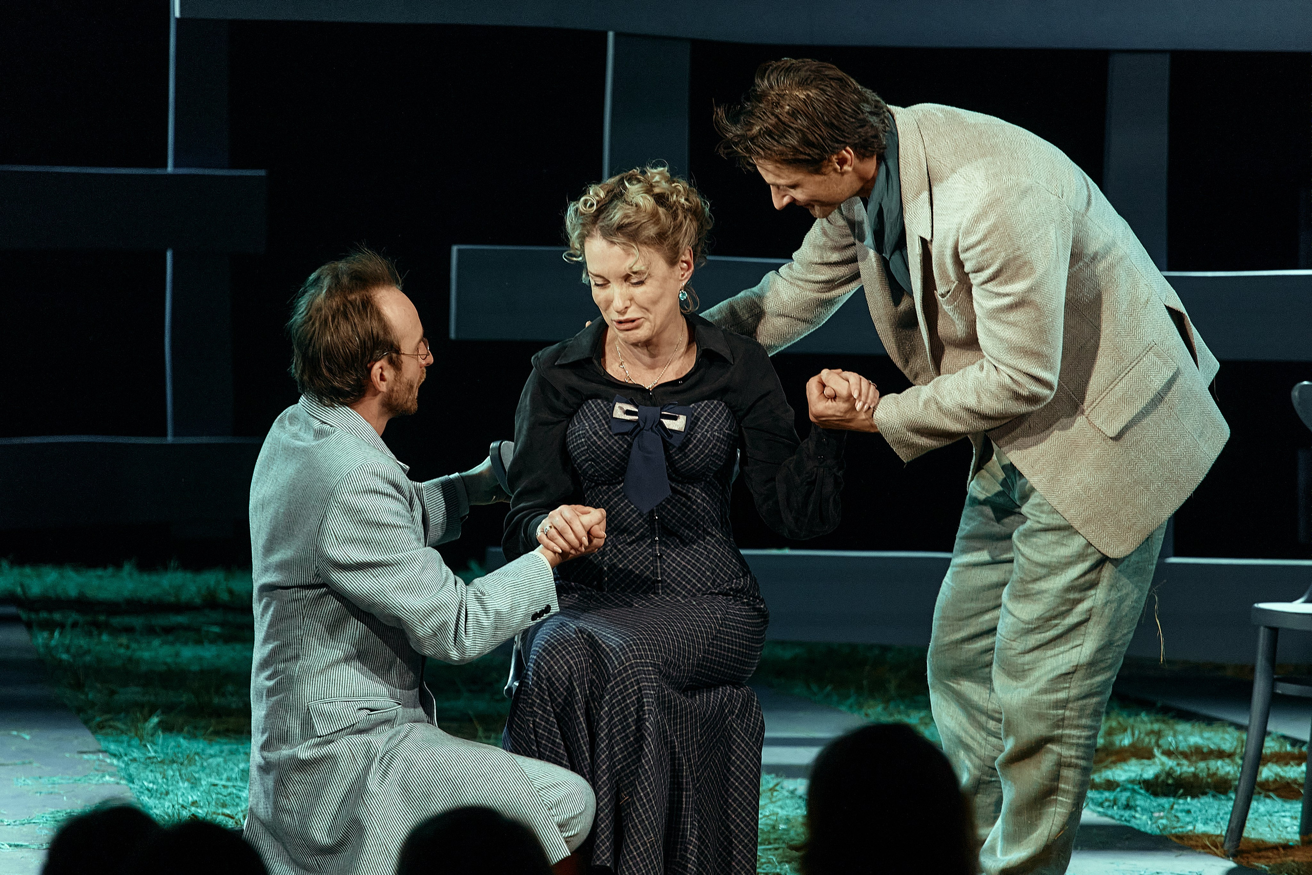 Бесприданница. Приют комедианта. Фотограф Нина Антонова