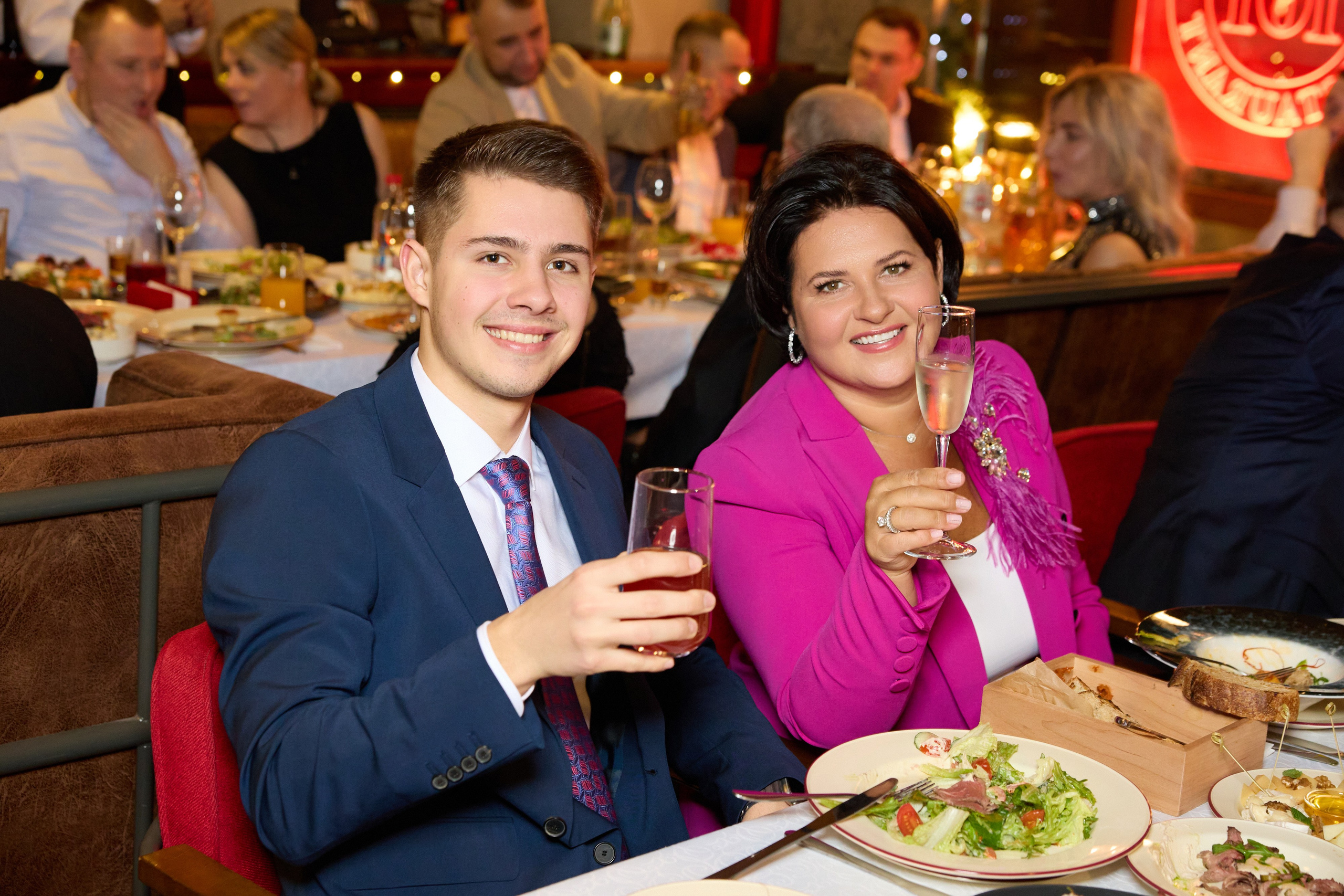 Фото за столом