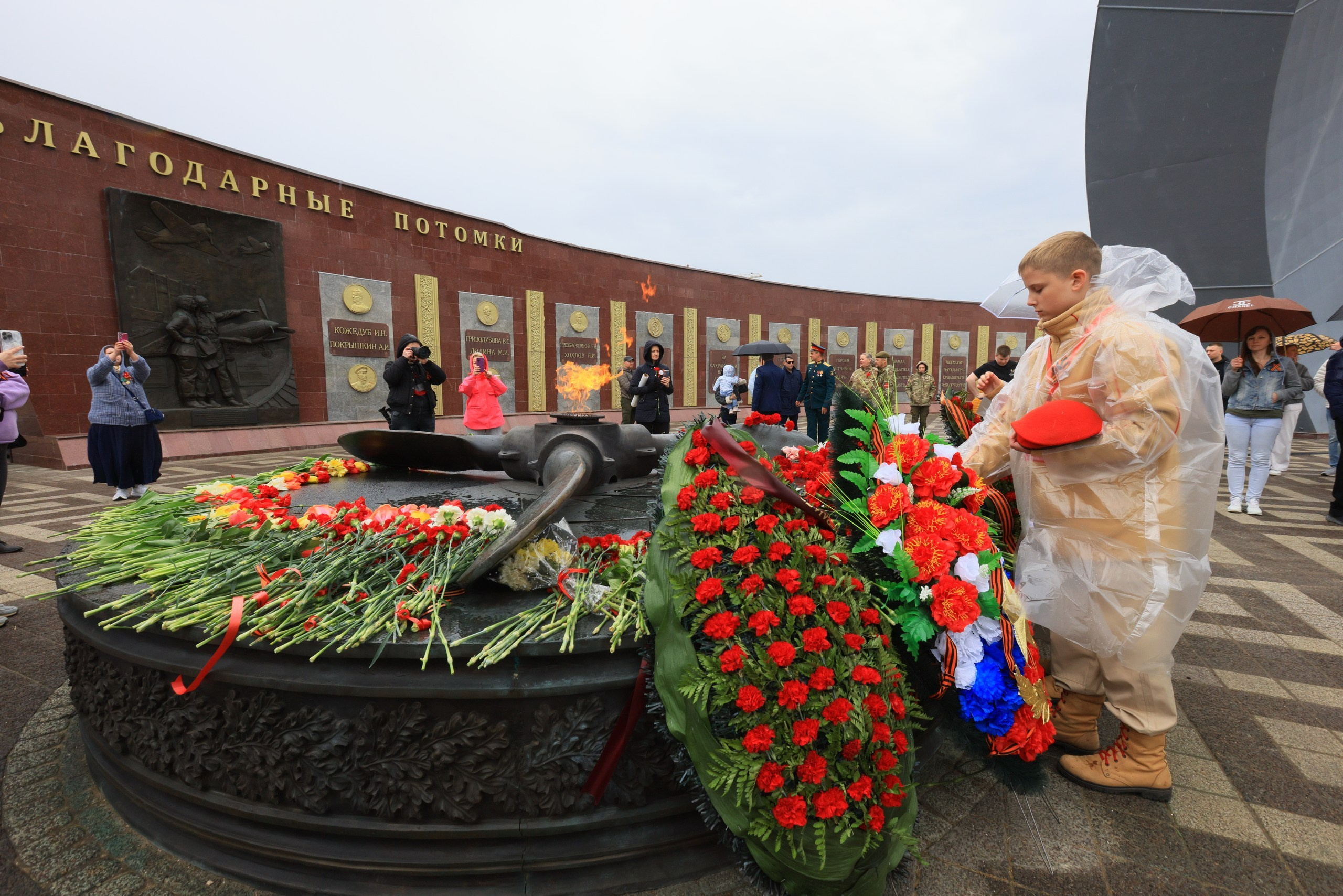 9 мая 2026 Хаммер клуб в День Победы в Туле (У мемориала «Защитникам неба Отечества», музея оружия, «Три штыка». Фотограф в Туле Крупский АнДРей. Фотостудия «КАДР71» в Туле