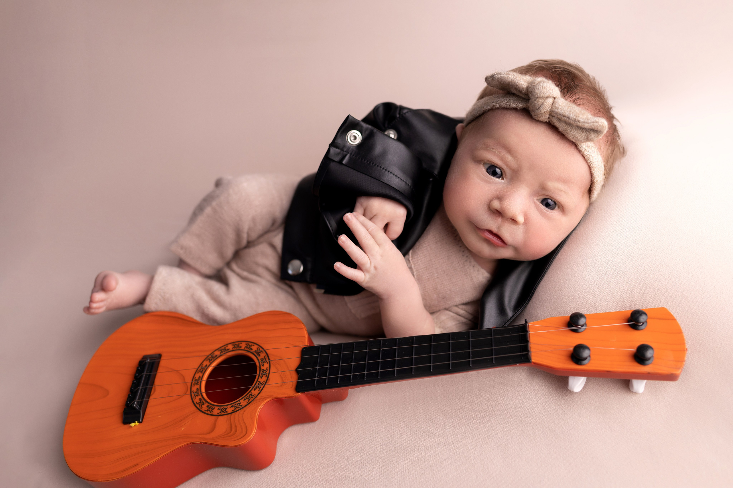 Классическая фотосессия малыша. Фотограф новорожденных малышей в Омске и Омской области Эльвира Камаева