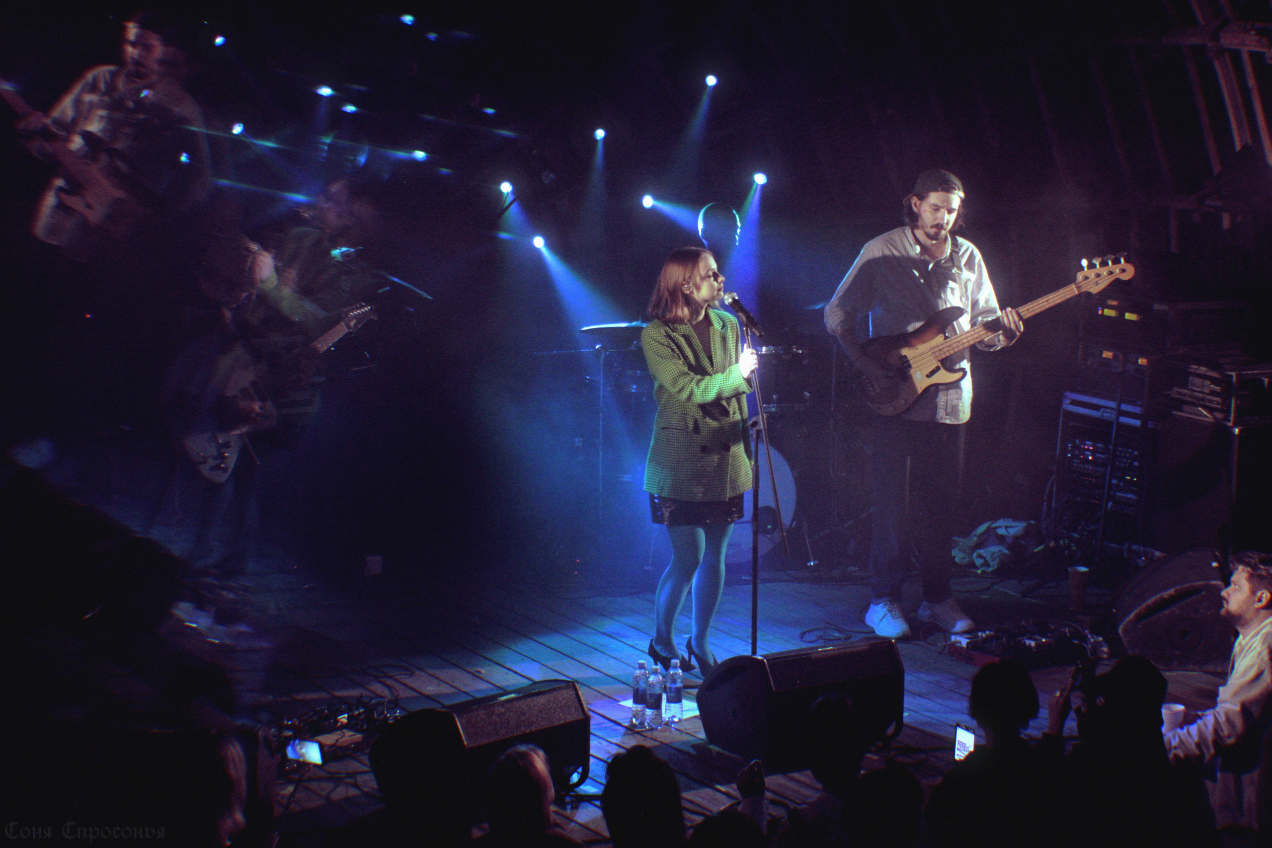 Синестетик 26.08.23. Концертный и портретный фотограф в Москве Соня Спросонья
