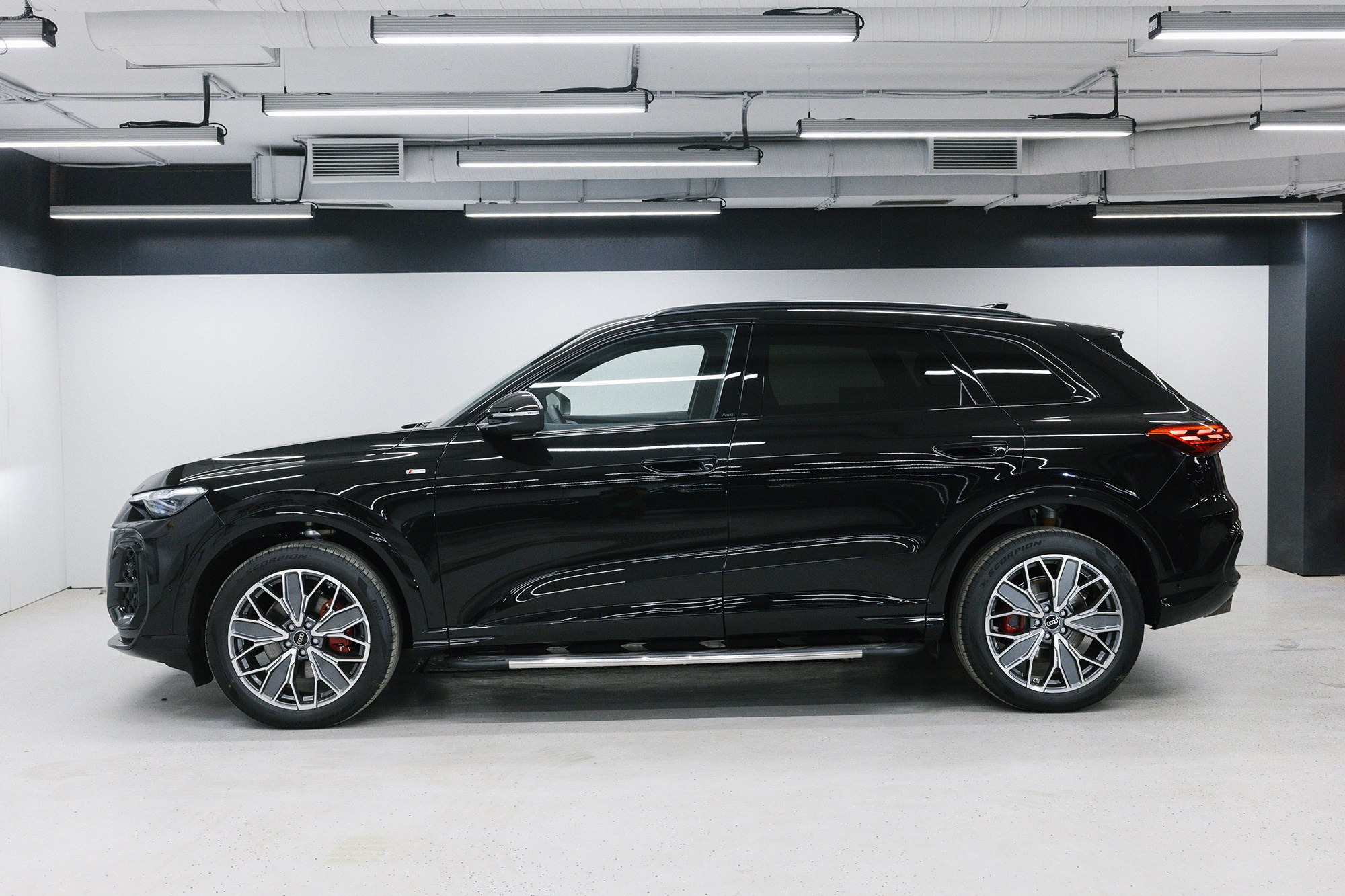 Audi Q5  40 TFSI 2.0 S tronic (204 л. с.). Автосалон «Х-Авто»