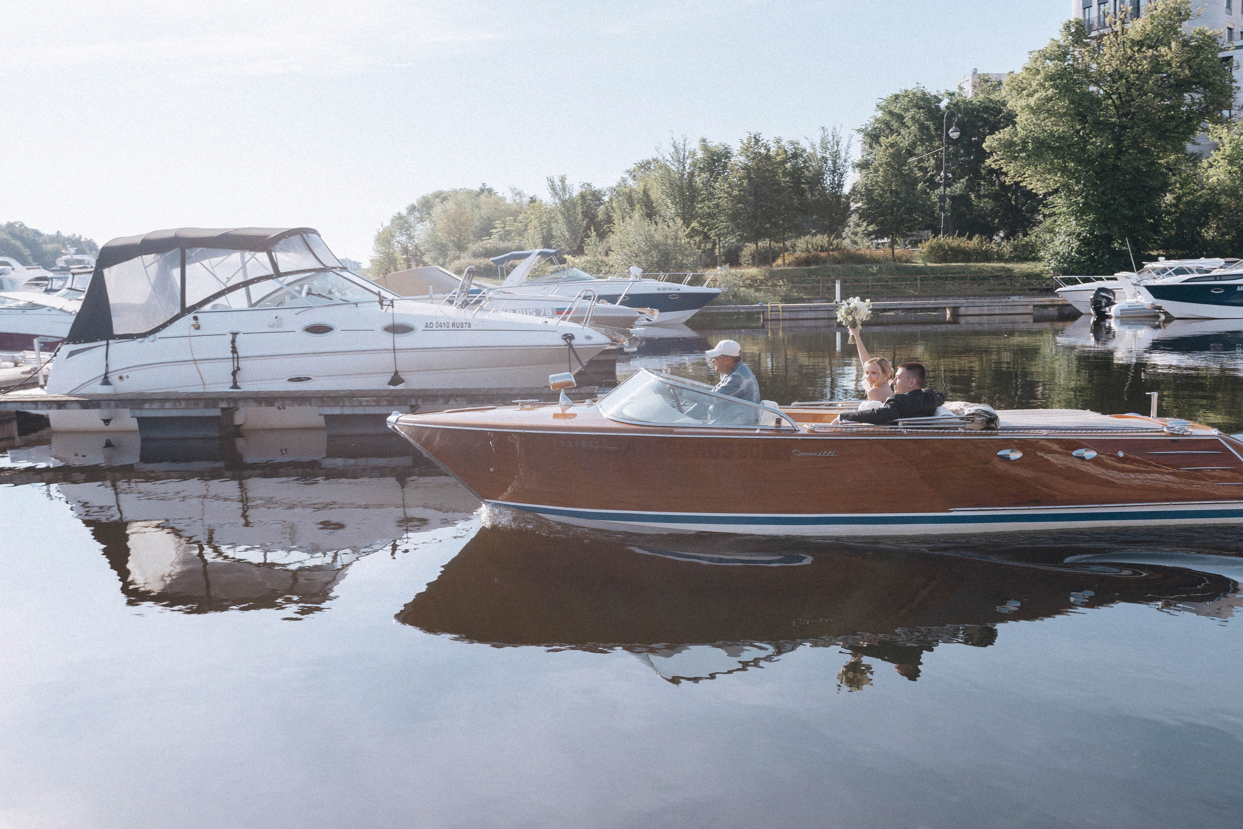 СВАДЕНБНАЯ СЬЕМКА НА КАТЕРЕ ПО КАНАЛАМ САНКТ-ПЕТЕРБУРГА И В АКВАТОРИИ НЕВЫ. Профессиональный фотограф, Санкт-Петербург — Виктория Богомолова