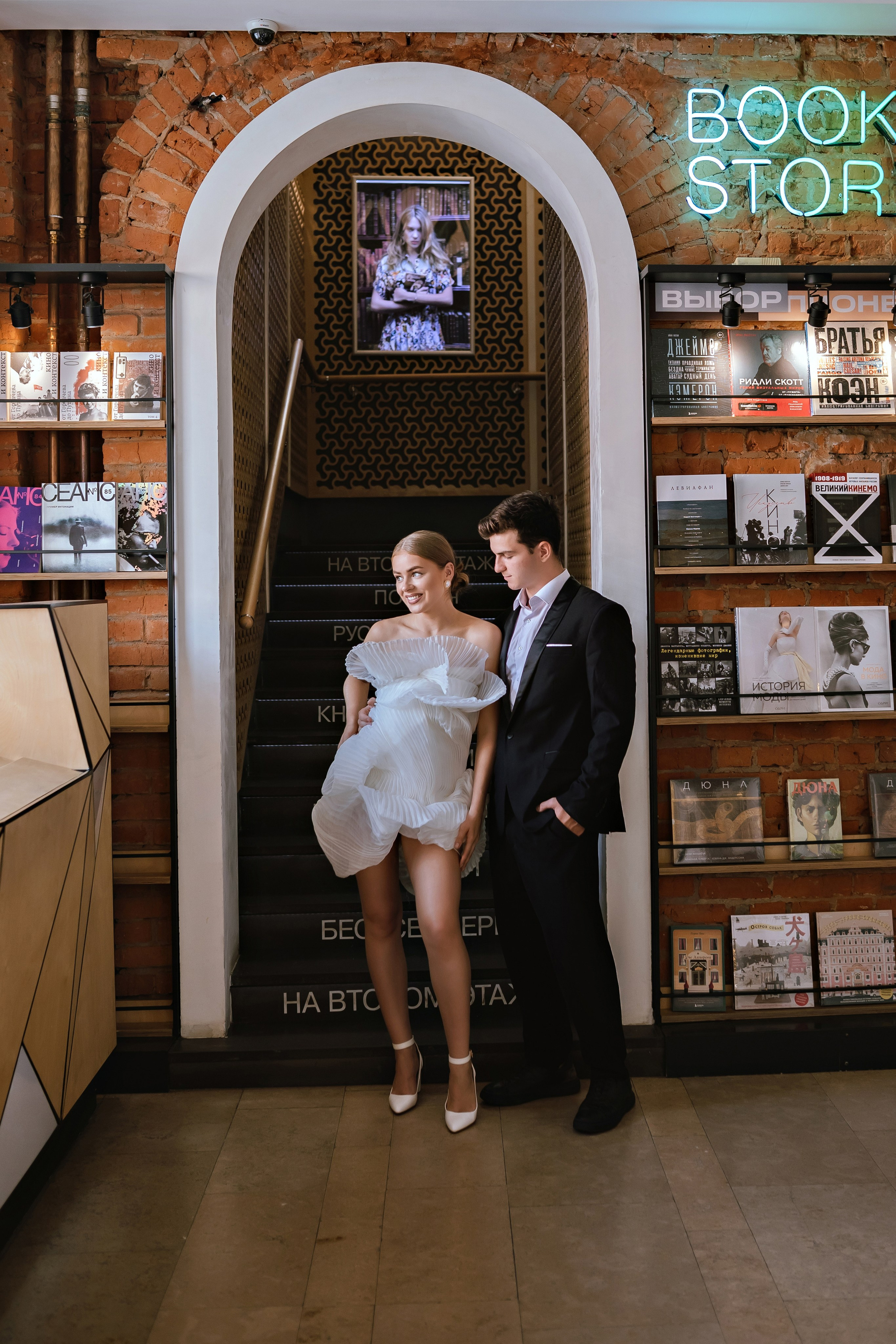 Свадебная фотосессия в кинотеатре. Фотограф и видеограф Москва. Свадебный фотограф, видеограф. Выпускные альбомы. Оживающие альбомы