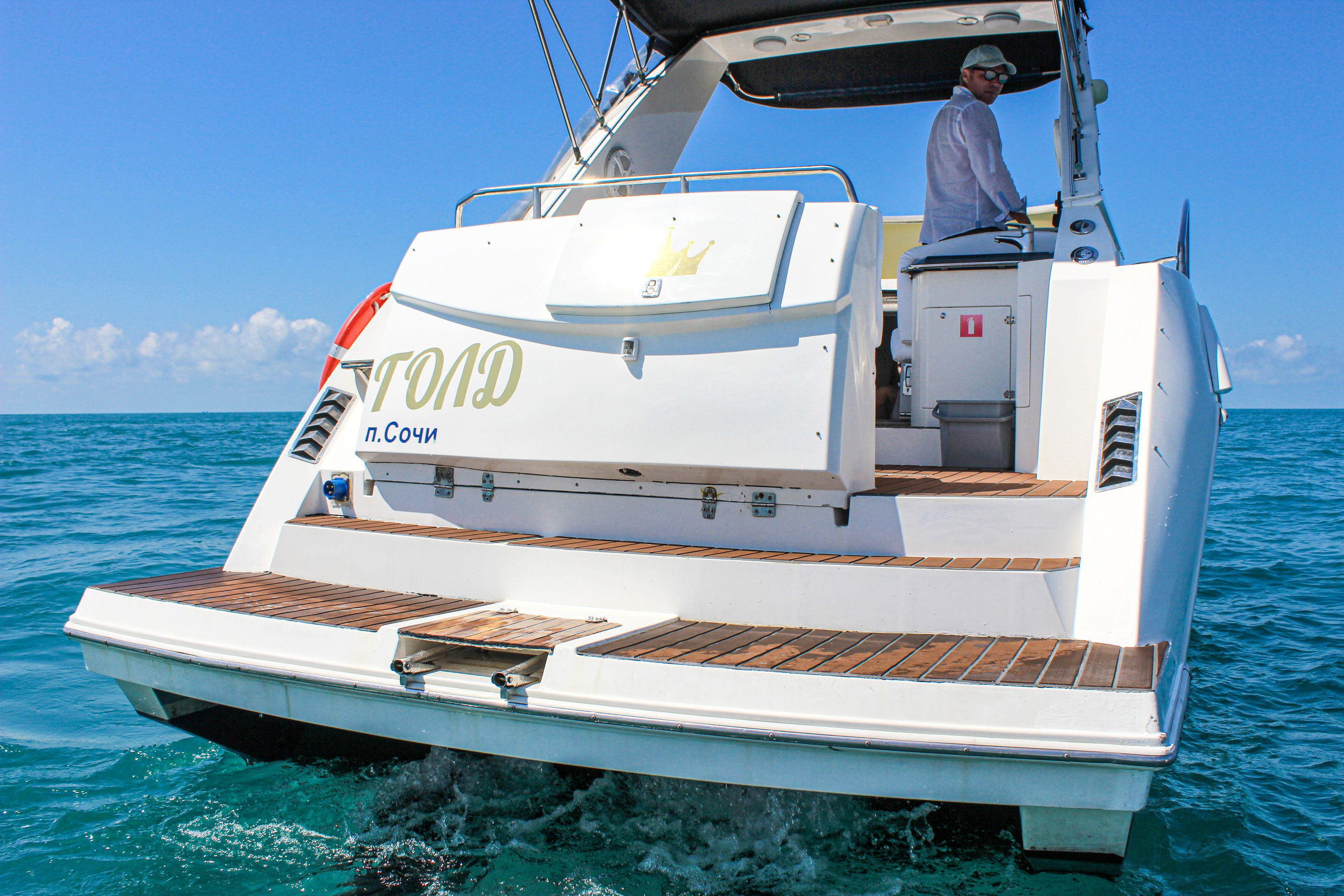 Катер Голд Аренда Яхты в Сочи Яхтанаморе YACHTNAMORE