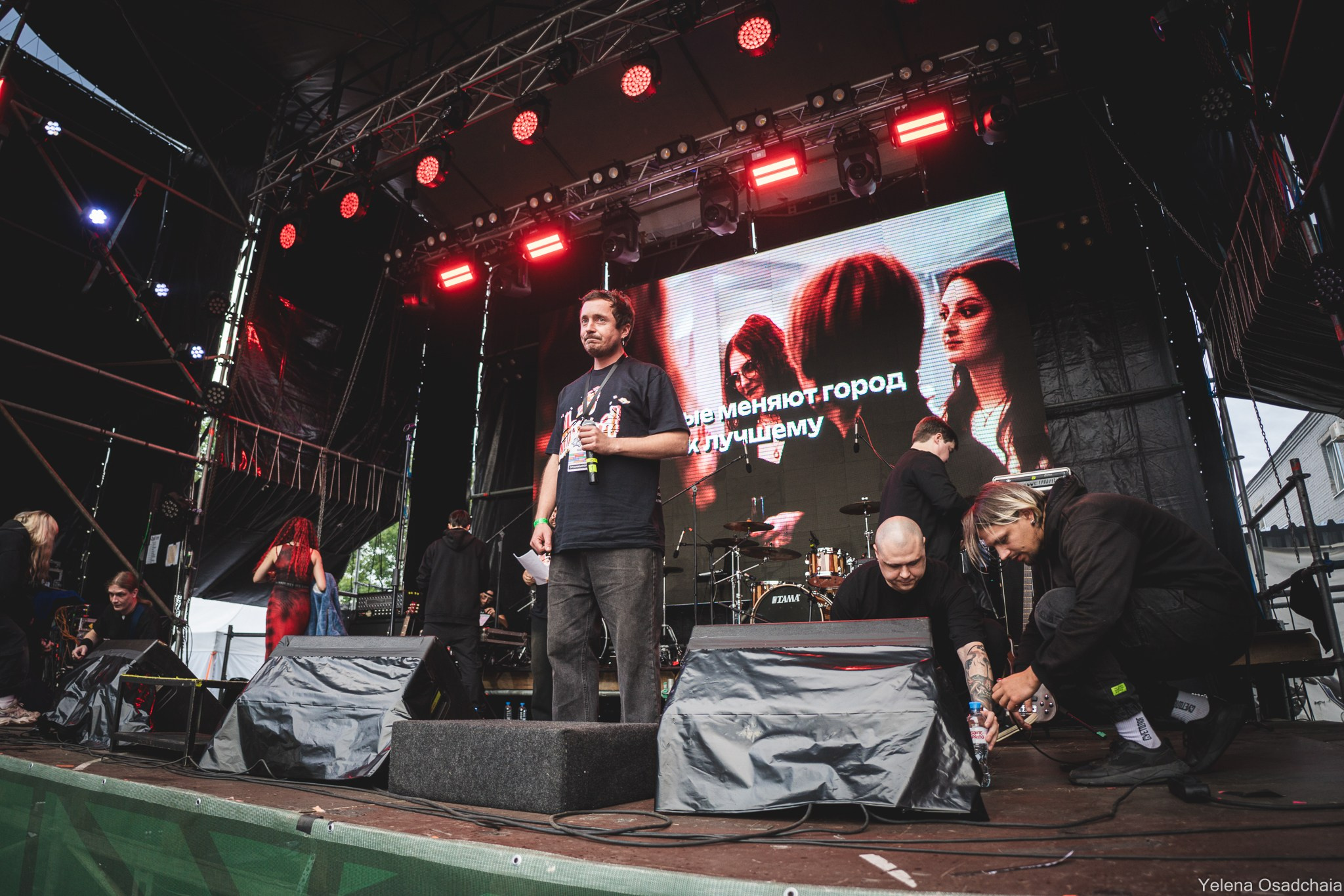 Живой 2025 — День 1. Елена Осадчая — фотографирую музыку на сцене и в жизни