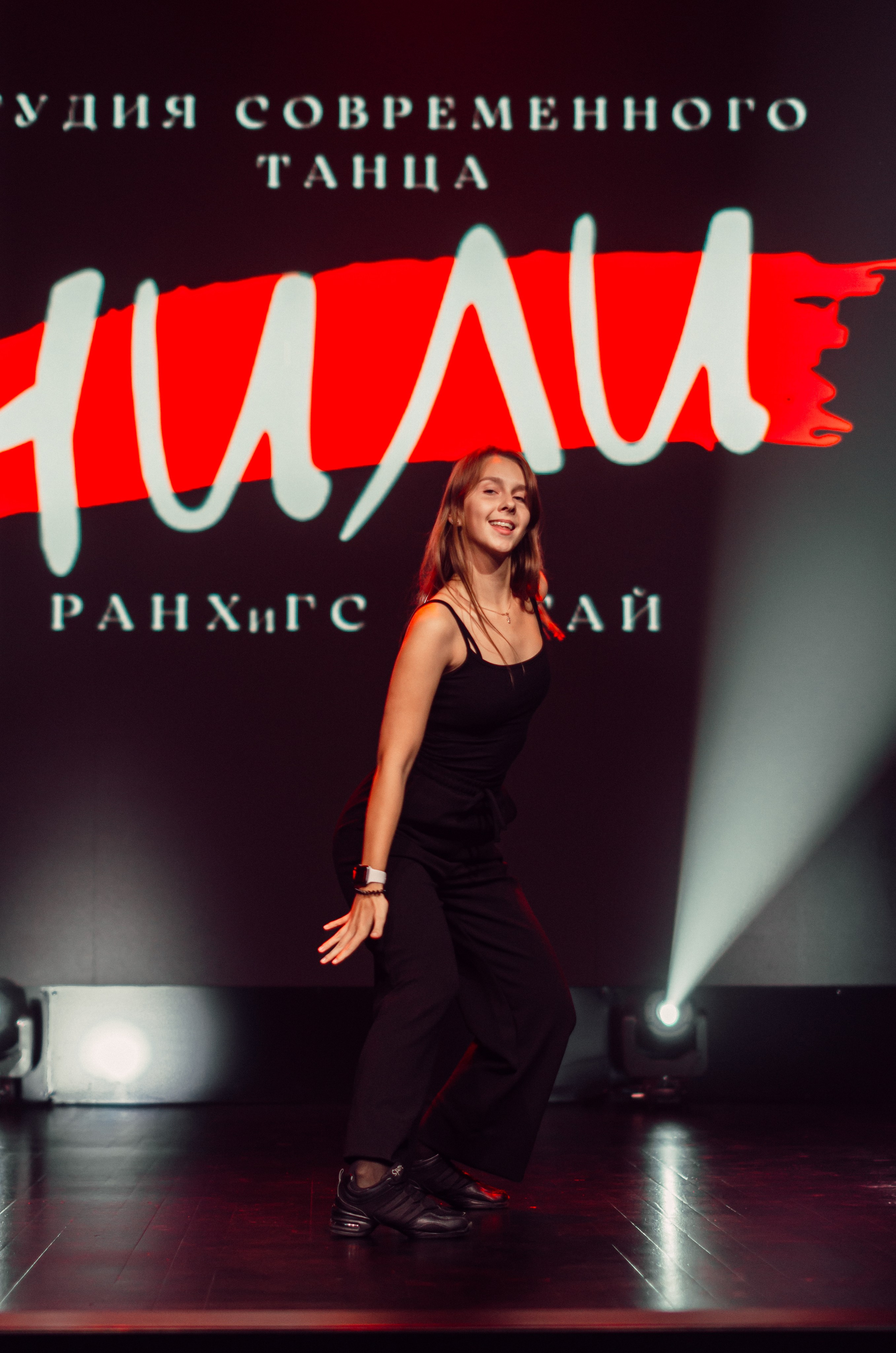 Групповая фотосъемка танцевального коллектива. Денисова Аля — фотограф для парных съемок и индивидуальных историй в Барнауле