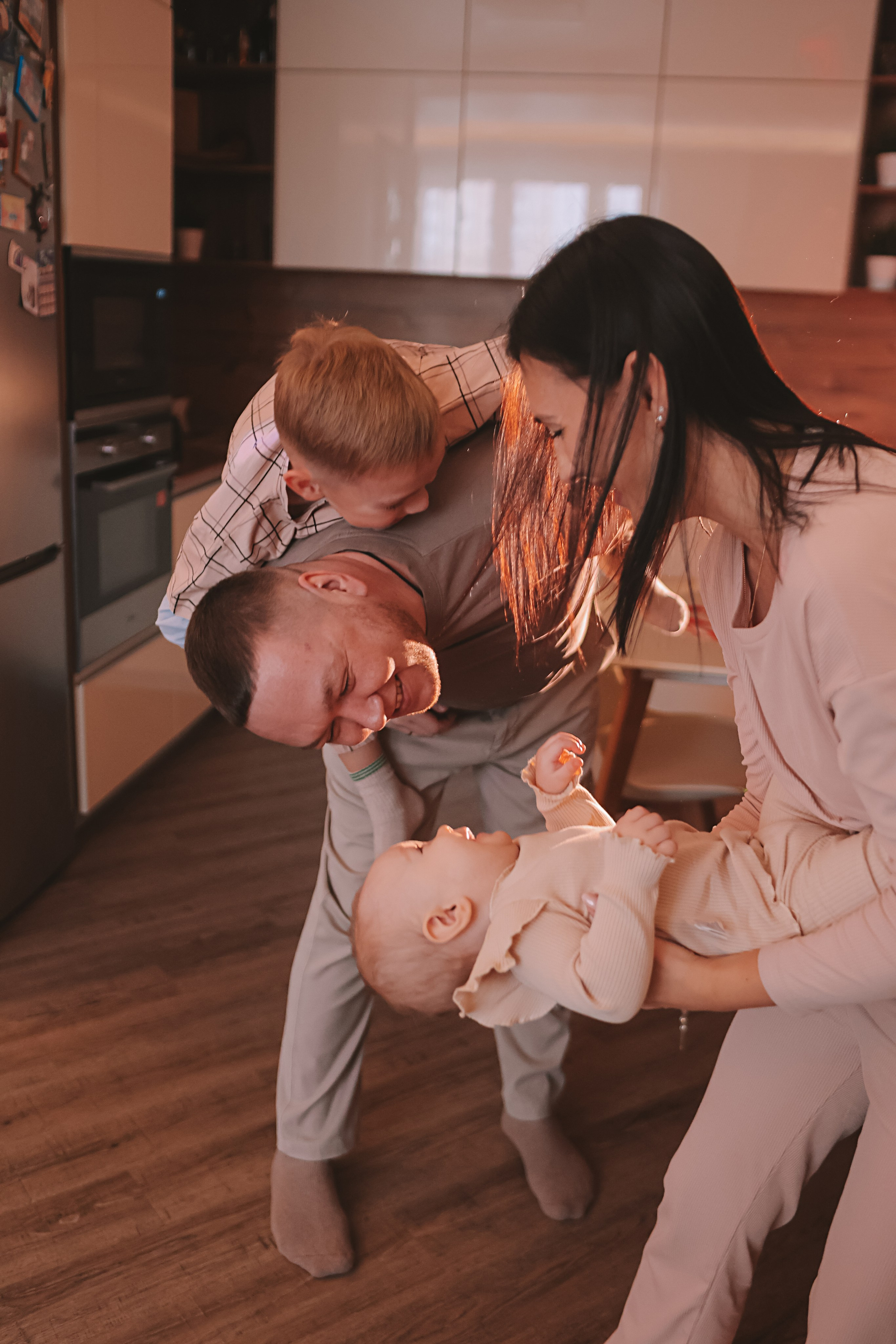 Дома. Семейный фотограф Тюмень, фотограф на роды Салмина Мария