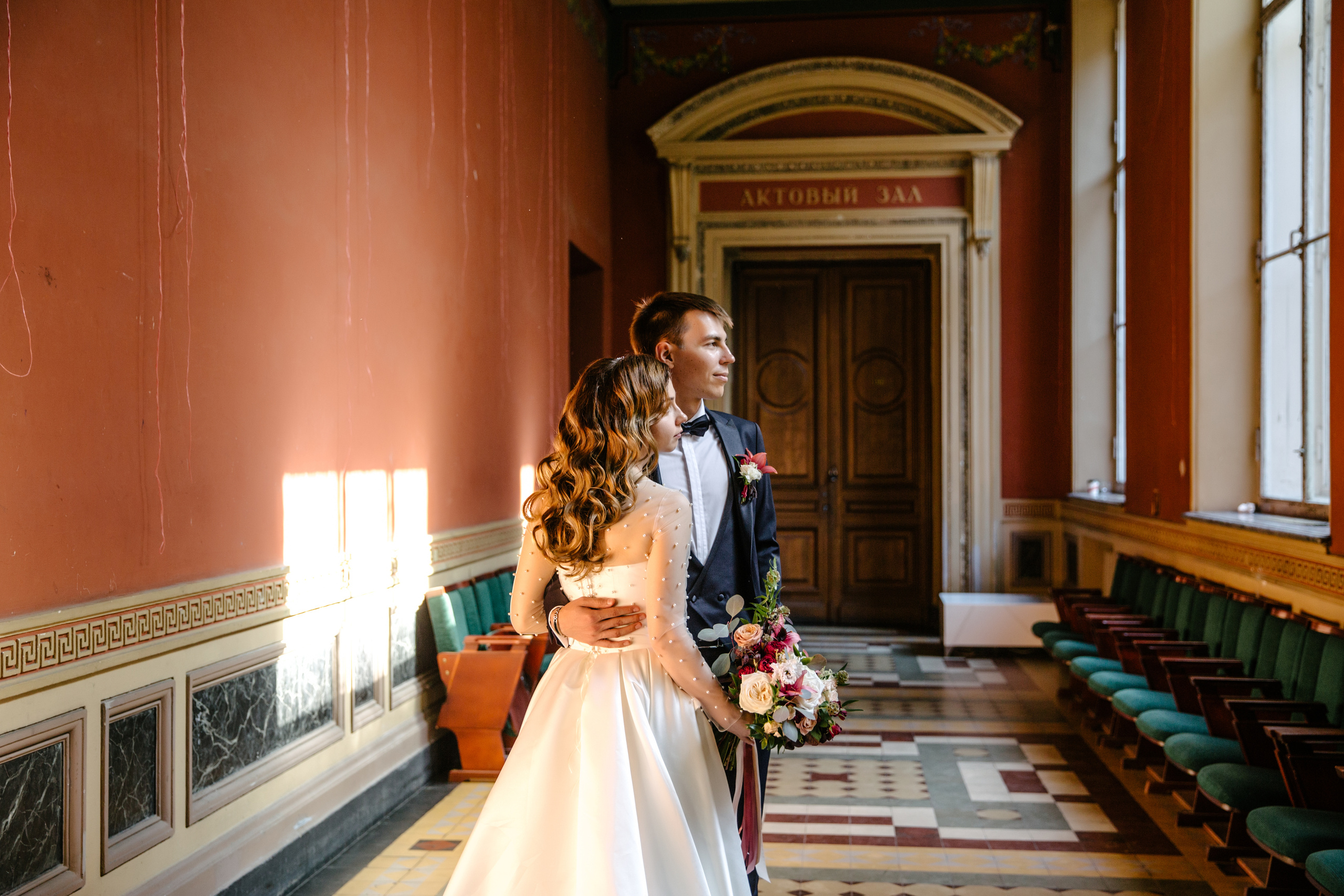 Ирина и Иван в Академии Штиглица. Свадебный и семейный фотограф в Санкт-Петербурге Исупова Юлия