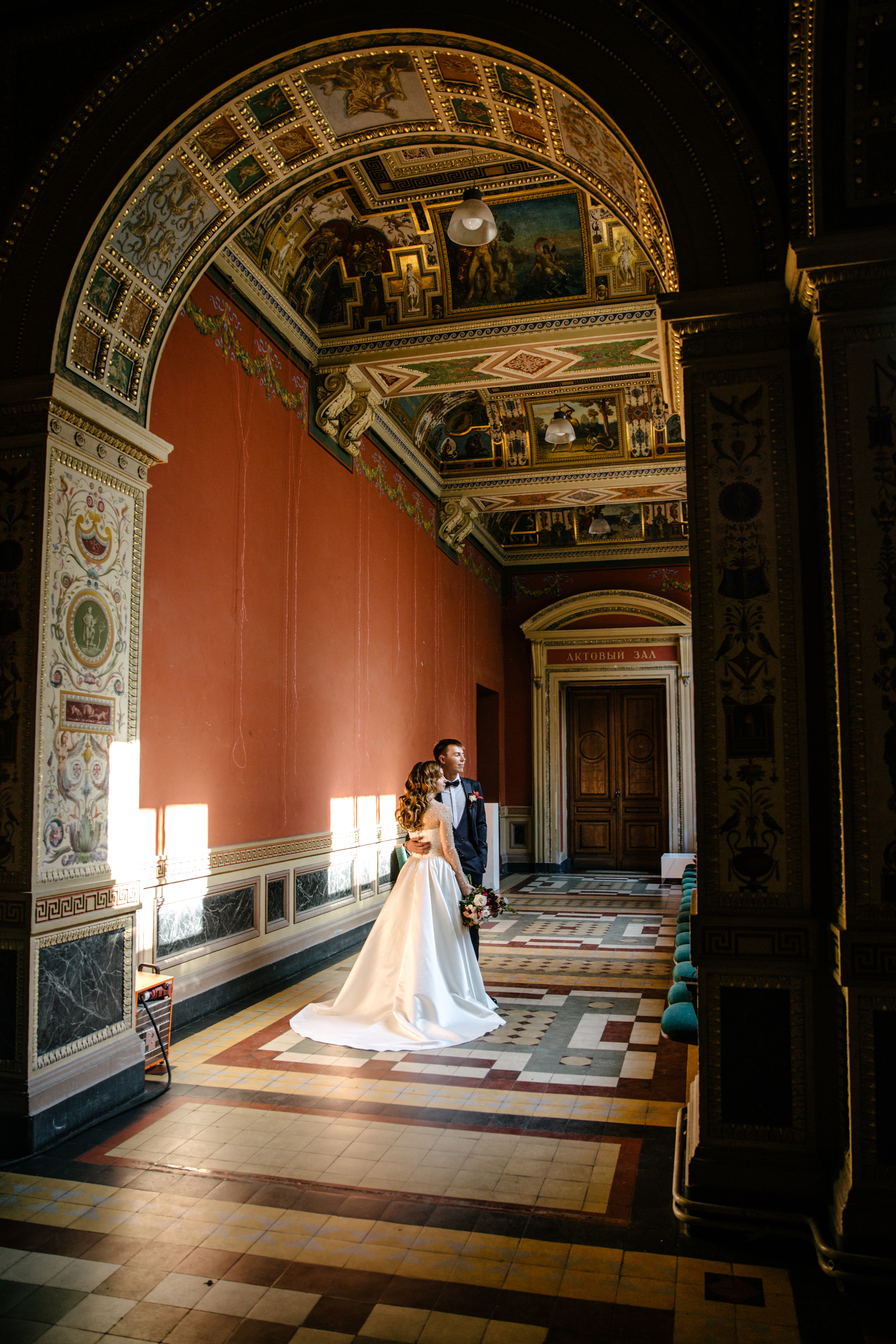 Ирина и Иван в Академии Штиглица. Свадебный и семейный фотограф в Санкт-Петербурге Исупова Юлия