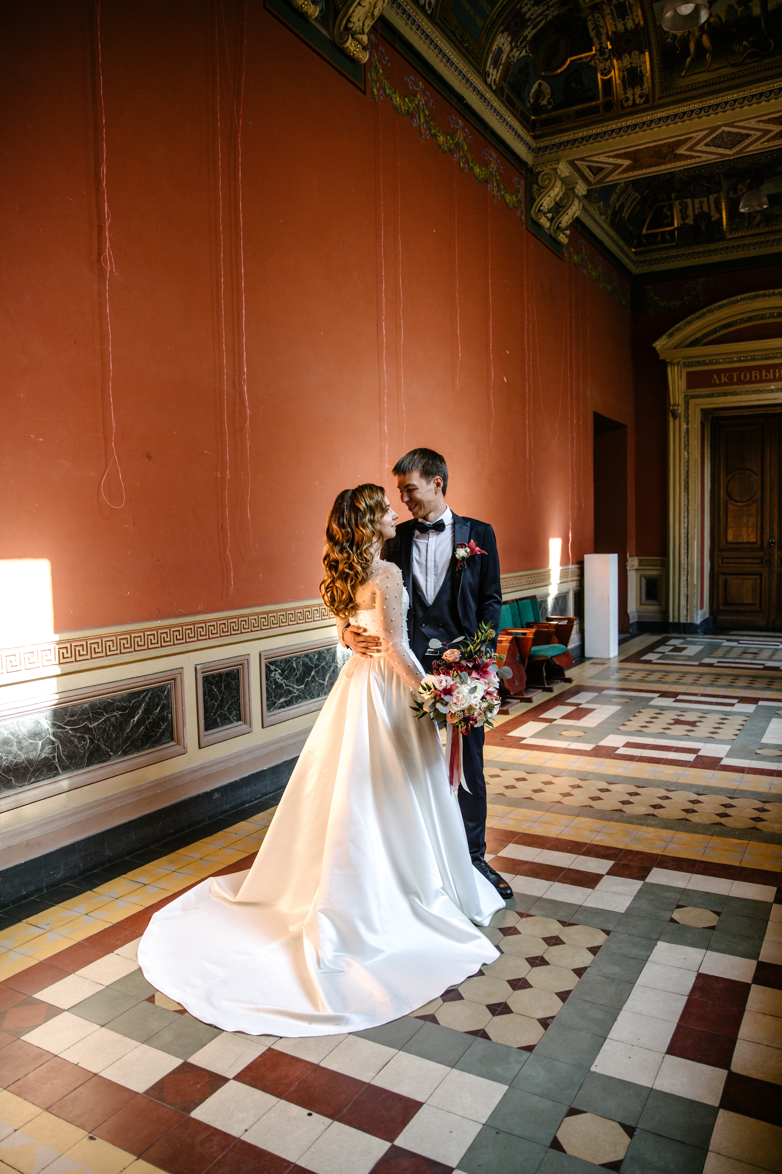 Ирина и Иван в Академии Штиглица. Свадебный и семейный фотограф в Санкт-Петербурге Исупова Юлия