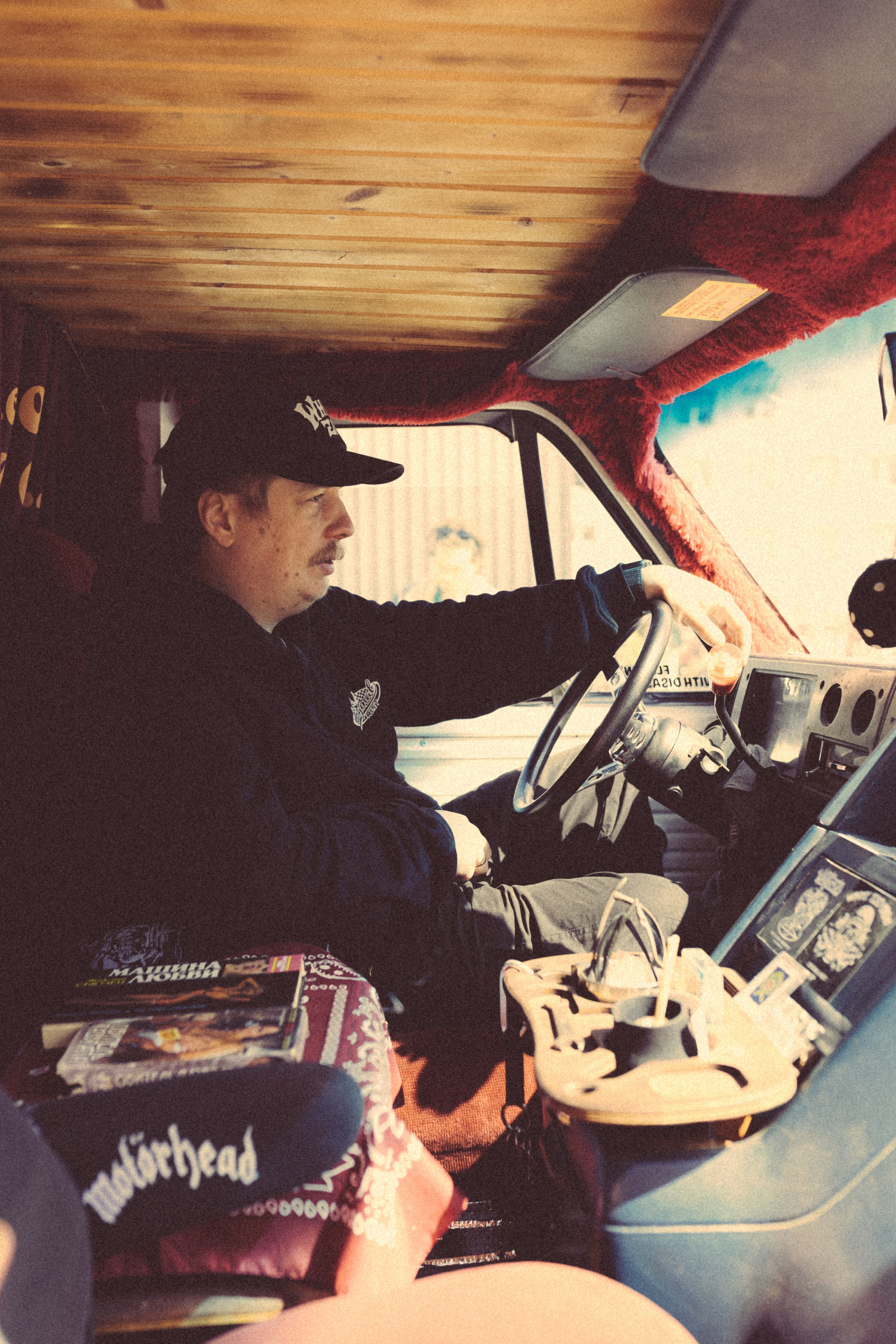 CARS and COFFE. Happiness is in the moments