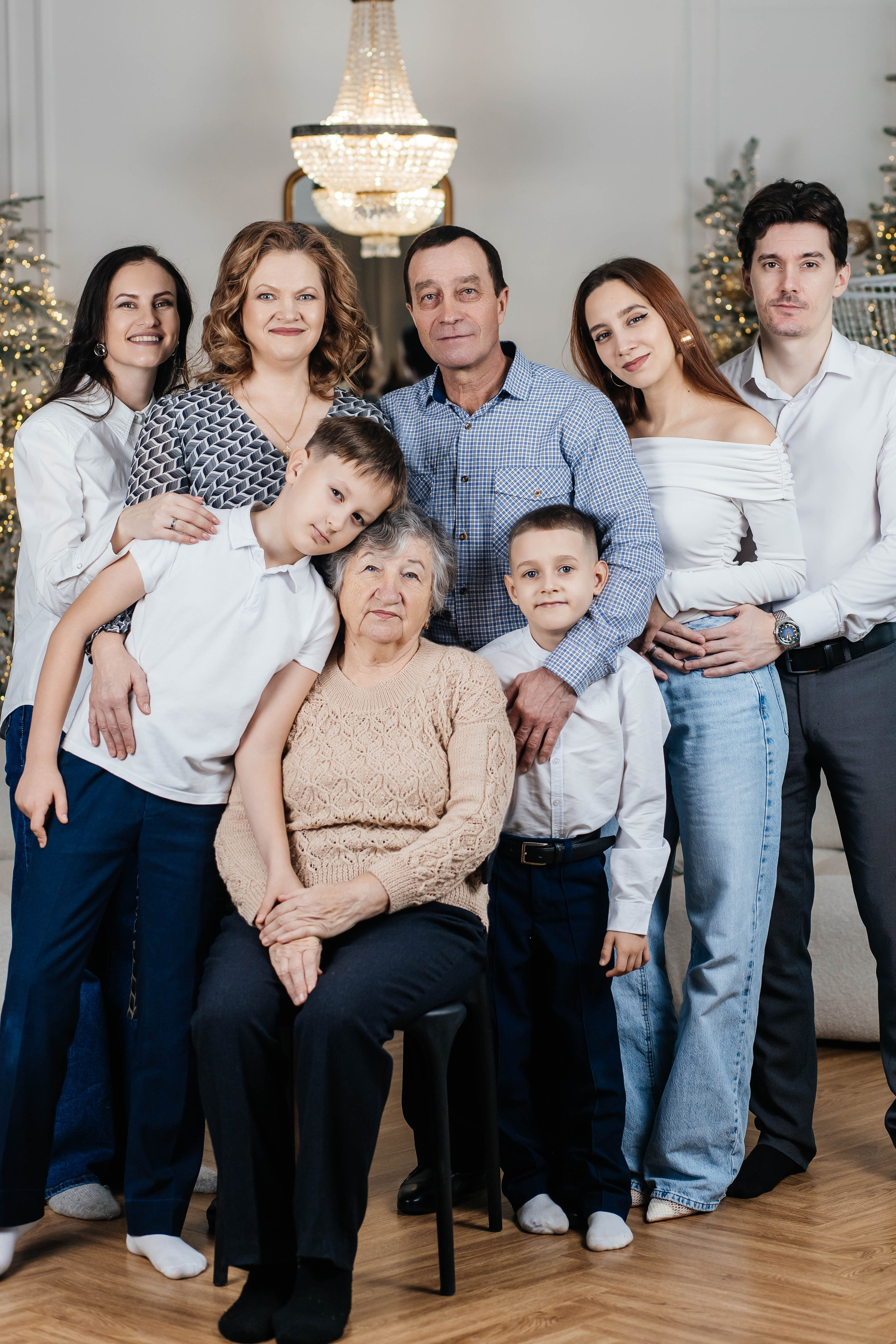 Семейная фотосессия большой семьи НГ 2026. Женский фотограф в Оренбурге Ирина Заводчикова