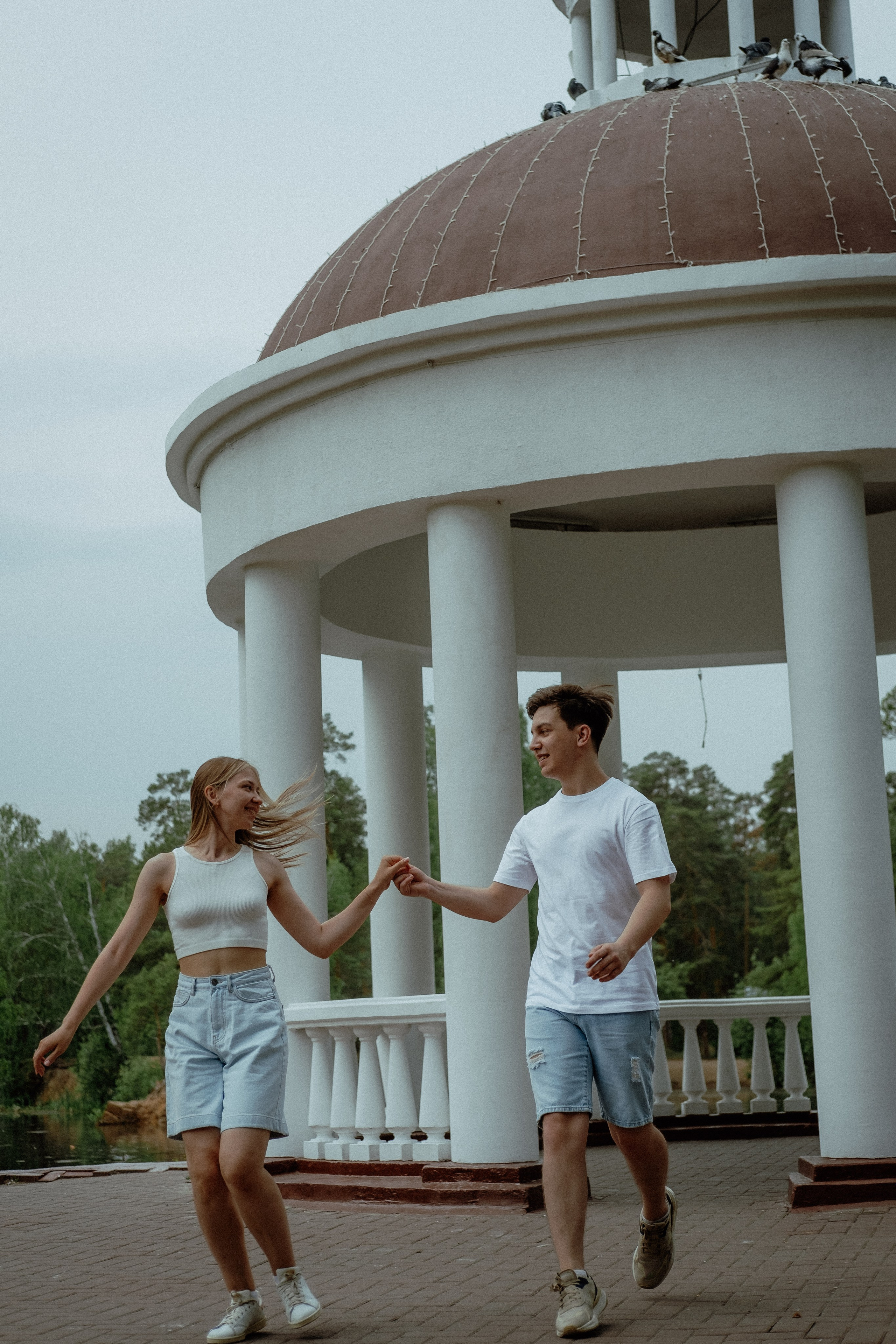 Прогулка в парке. Свадебный фотограф Челябинск