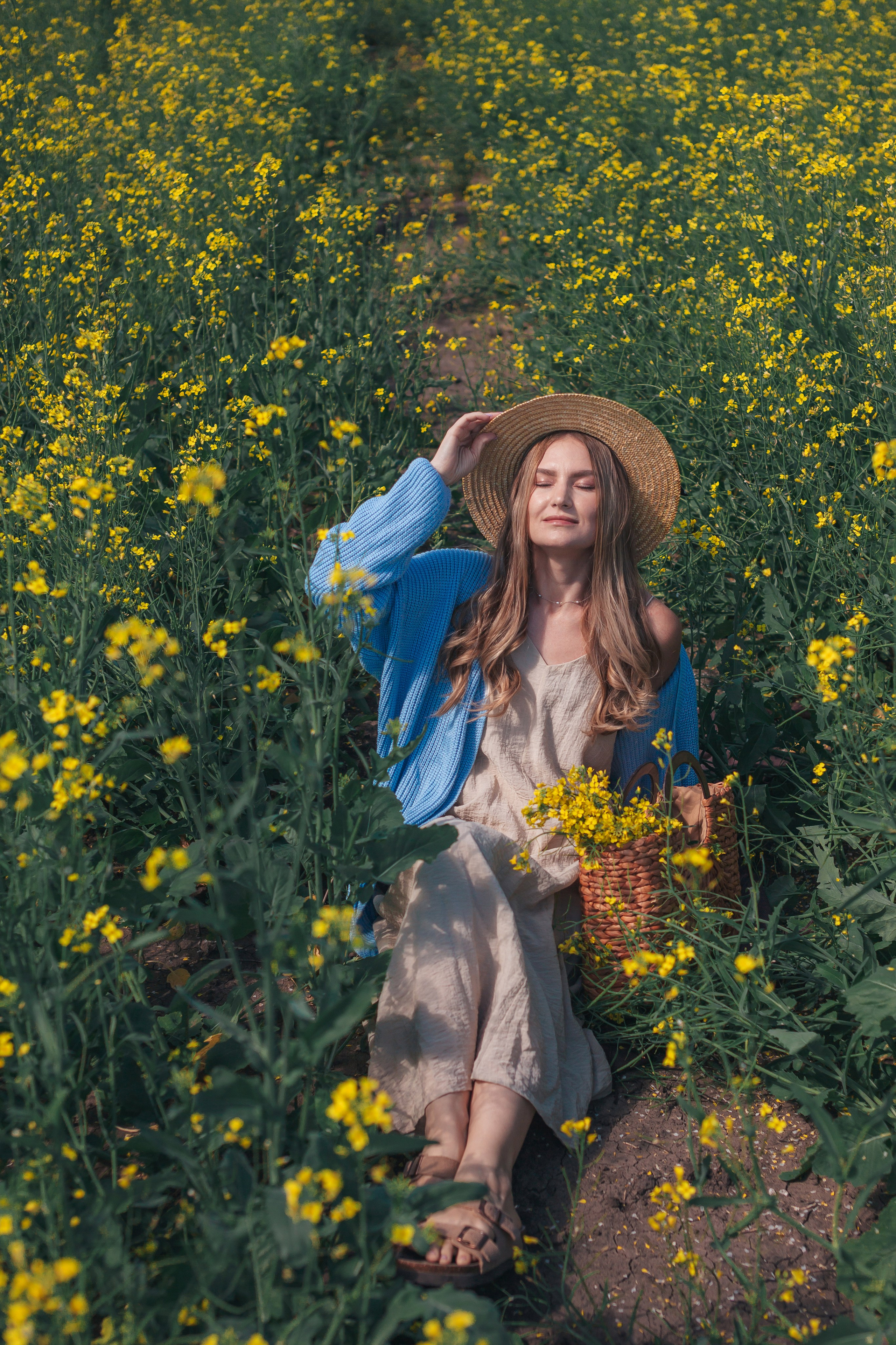 Рапсовое поле. Семейный и художественный фотограф в Тюмени Юлия Логинова