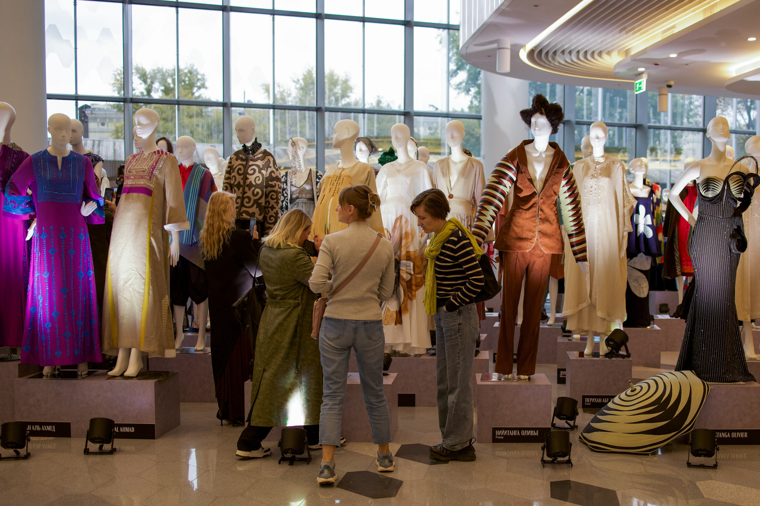 Выставка Наследие Fashion summit BRICS 2024. Фотосессии и репортаж — Фотограф в Москве — Рина Серёгина