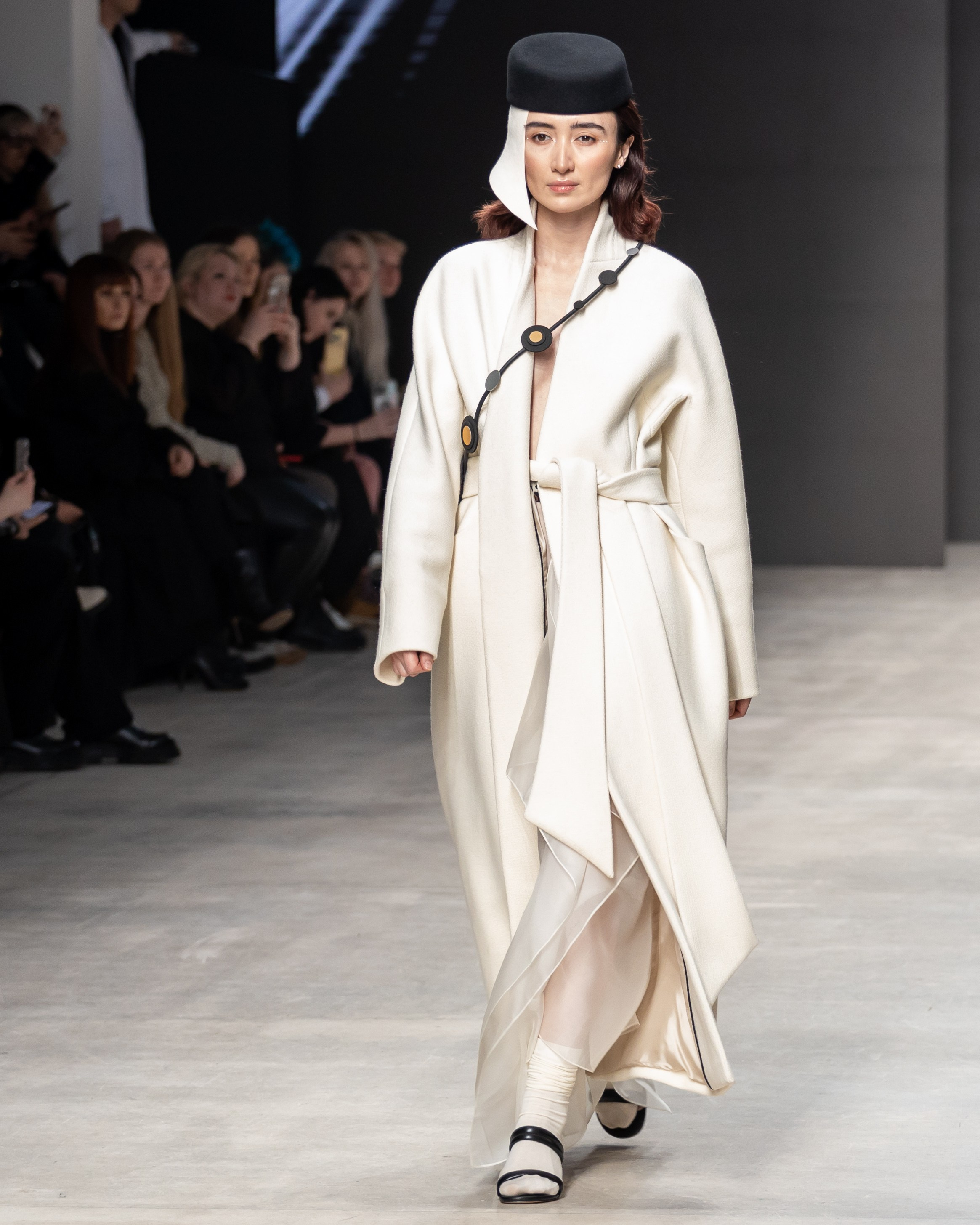 Показ коллекции Nelly Kruk (Нижний Новгород): Московская неделя моды 15 марта 2025. Фотосессии и репортаж — Фотограф в Москве — Рина Серёгина