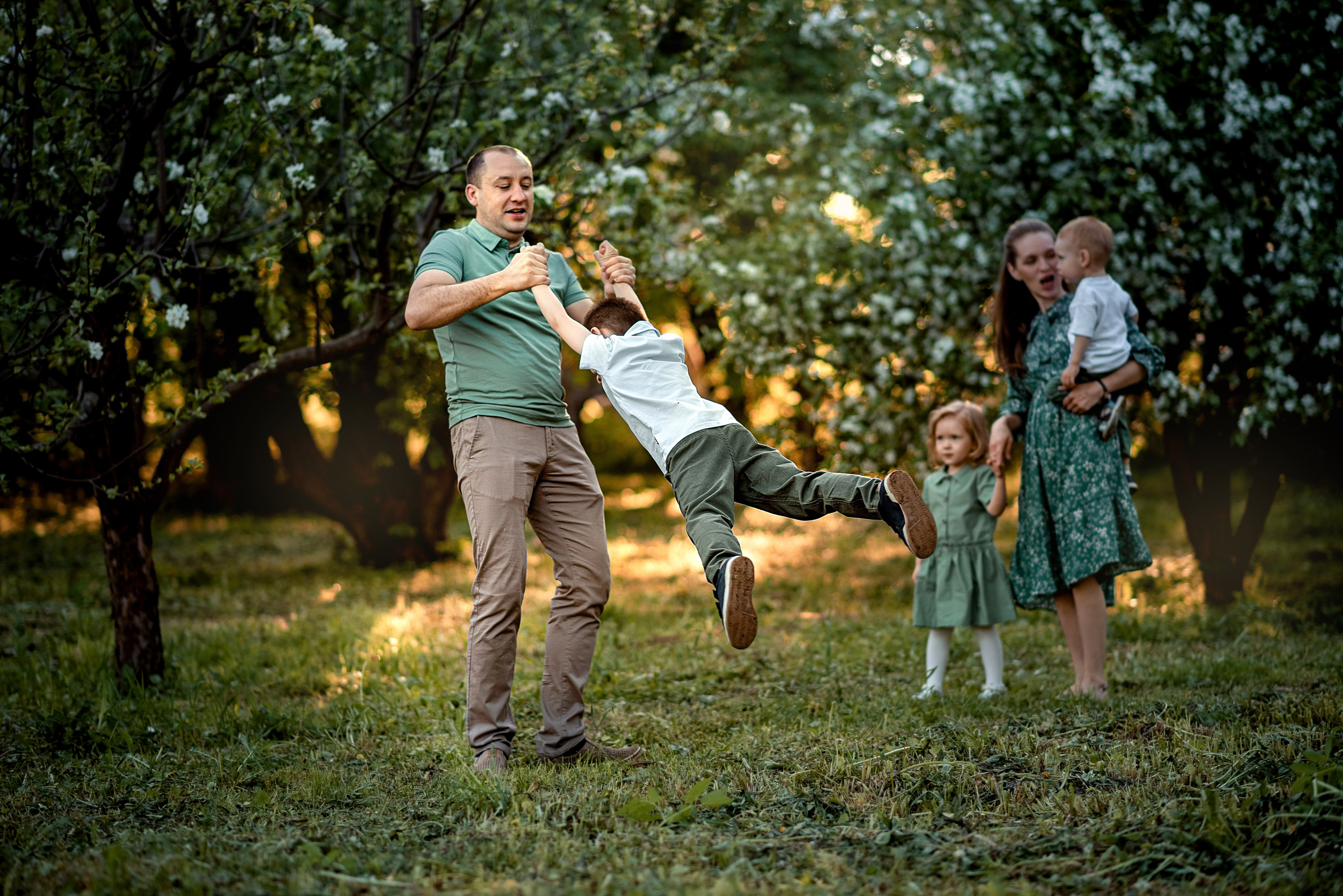 Семейная фотосессия в цветении. Ясная Поляна. Семейный и детский фотограф в Туле Светлана Воронкова
