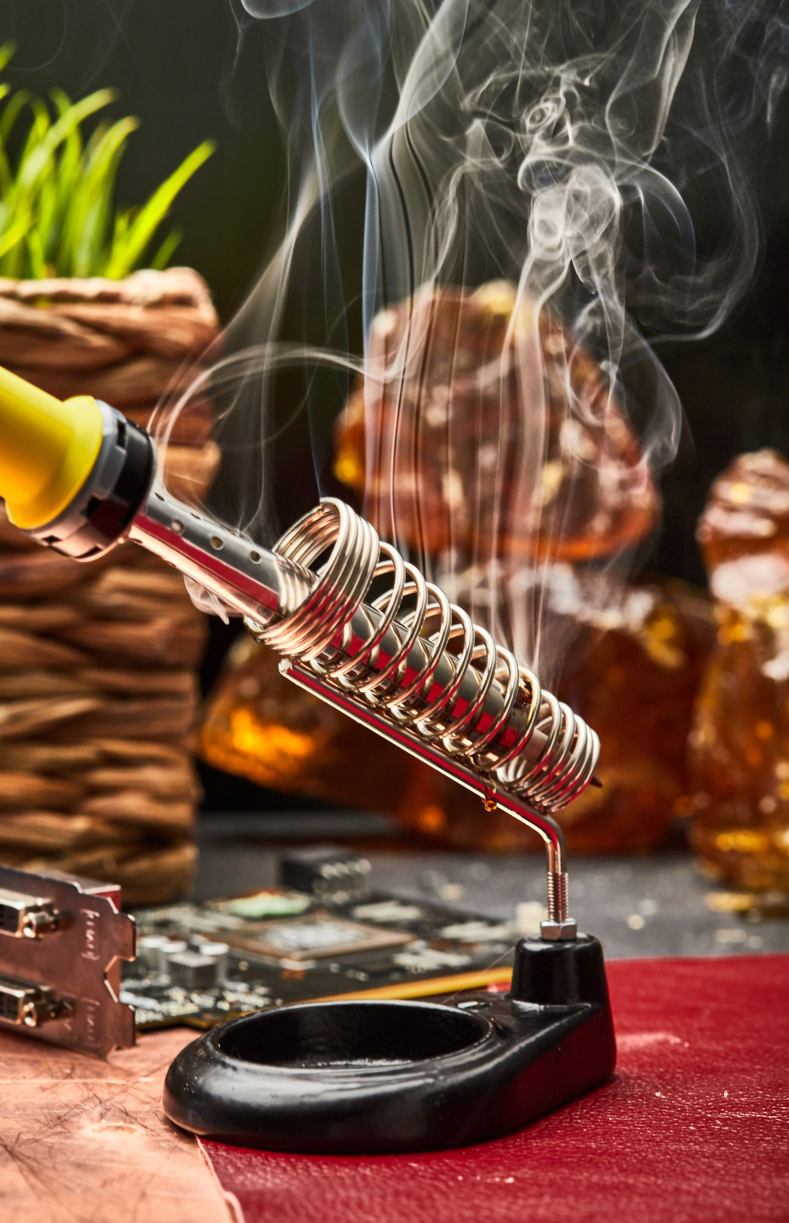 "Профессиональная предметная фотосъемка паяльников для каталога инструментов""Высококачественное изображение паяльника с детальной проработкой корпуса и наконечника""Рекламная съемка паяльников с акцентом на эргономичный дизайн и функциональность""Студийная предметная фотосъемка электрических паяльников с белым фоном""Макрофотография паяльника для интернет-магазина электроинструментов""Коммерческая фотосъемка профессиональных паяльников для маркетинговых материалов""Фотография паяльника с подсветкой для презентаций и технической документации"