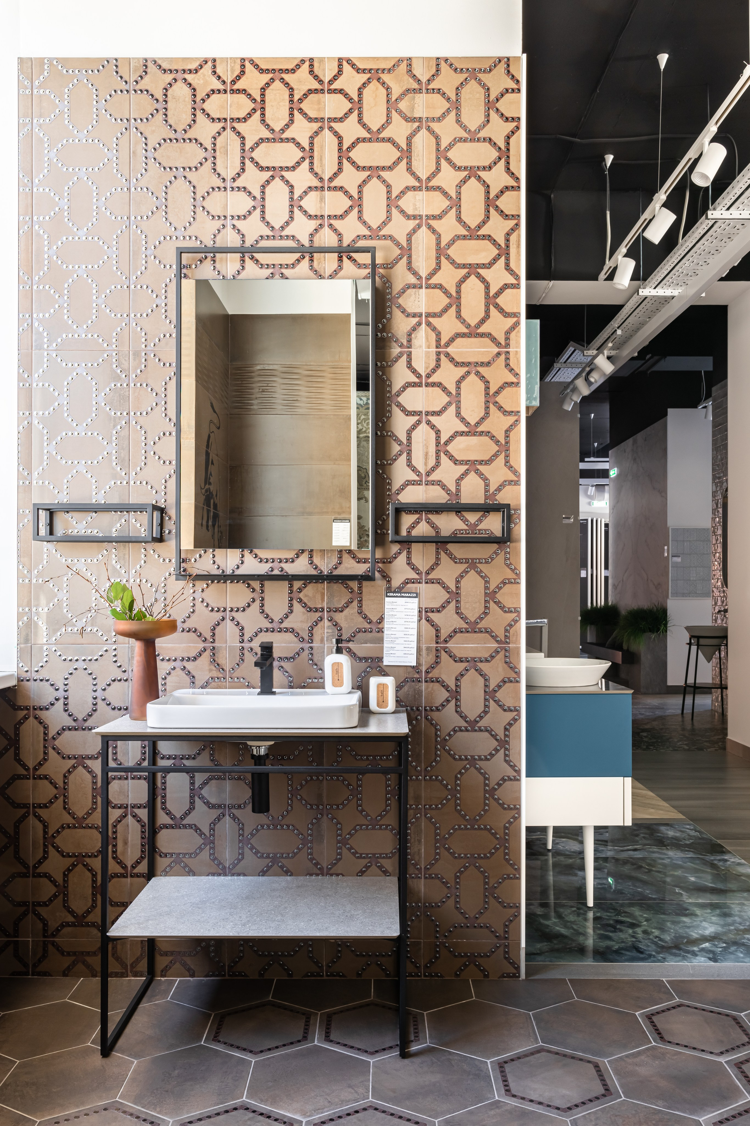 Флагманский магазин KERAMA MARAZZI, г. Киров. Дизайнер\стилист Анна Исупова. Иван Благушин. Интерьерный и архитектурный фотограф в Москве и Санкт-Петербурге