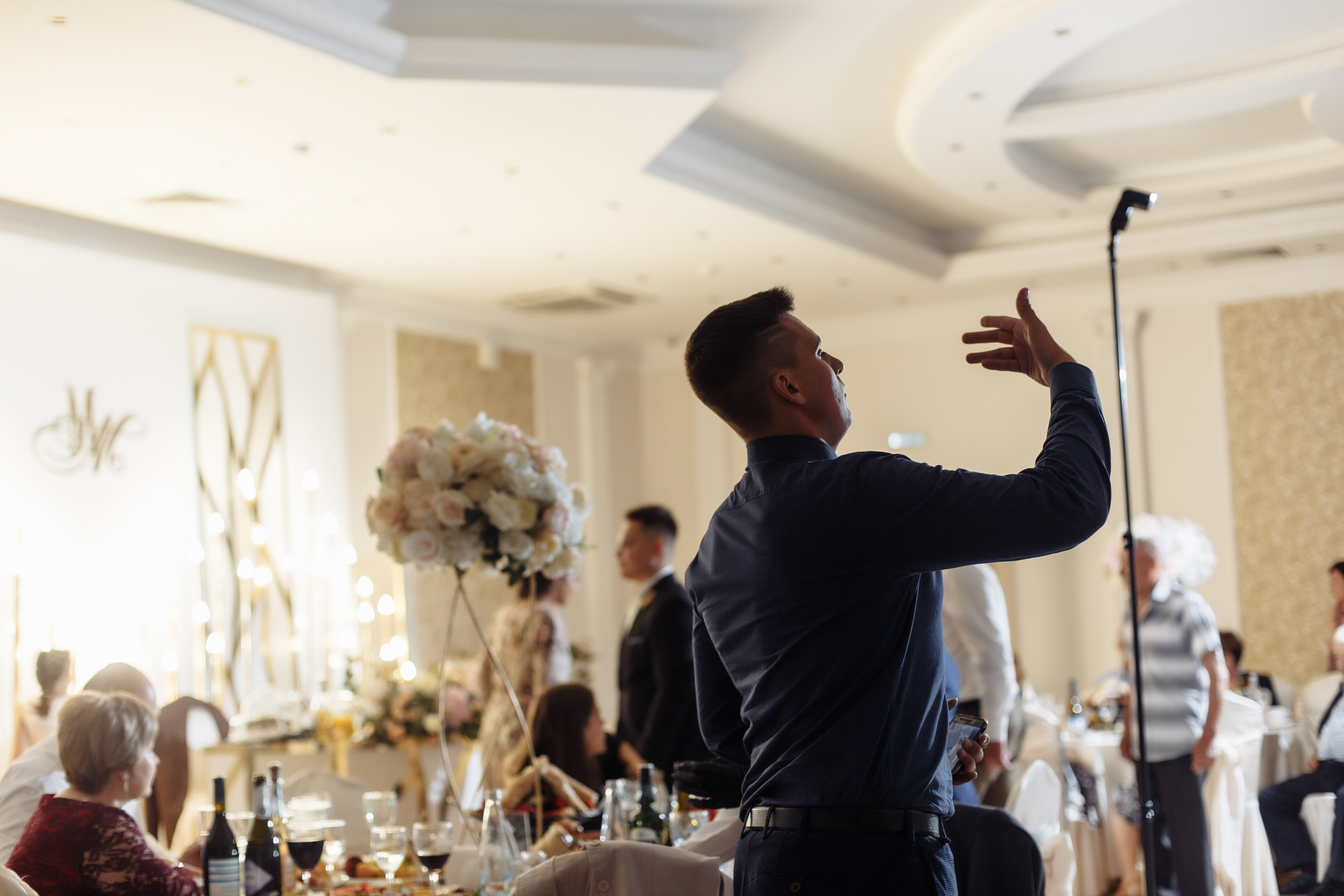 Сборы с друзьями и прогулка в кофейне. Миша & Маша. Фотограф Чугунов Александр