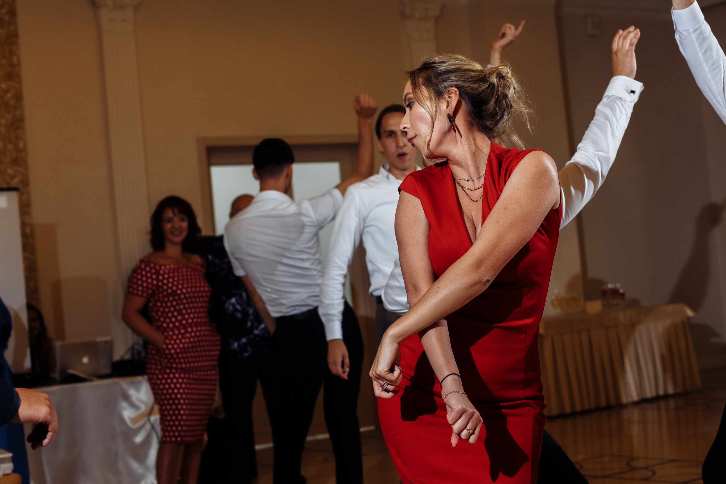 Сборы с друзьями и прогулка в кофейне. Миша & Маша. Фотограф Чугунов Александр