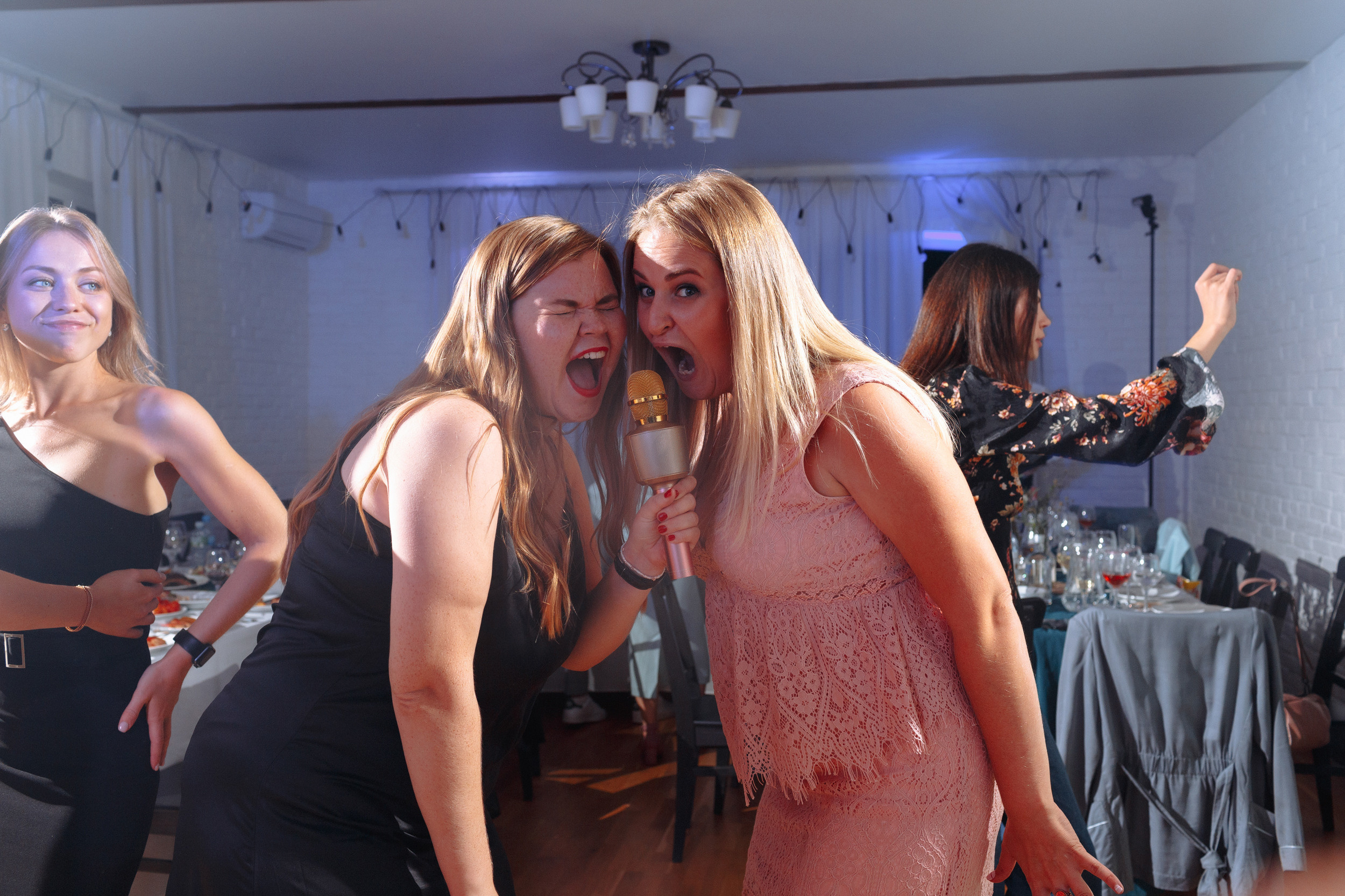 Веселый банкет в коттедже. Арина & Коля. Фотограф Чугунов Александр