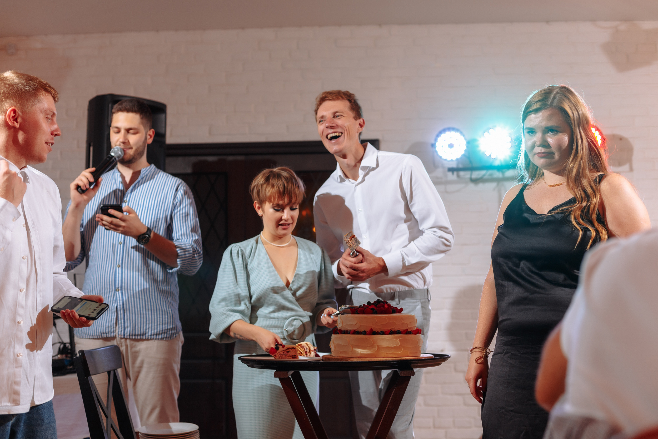 Веселый банкет в коттедже. Арина & Коля. Фотограф Чугунов Александр