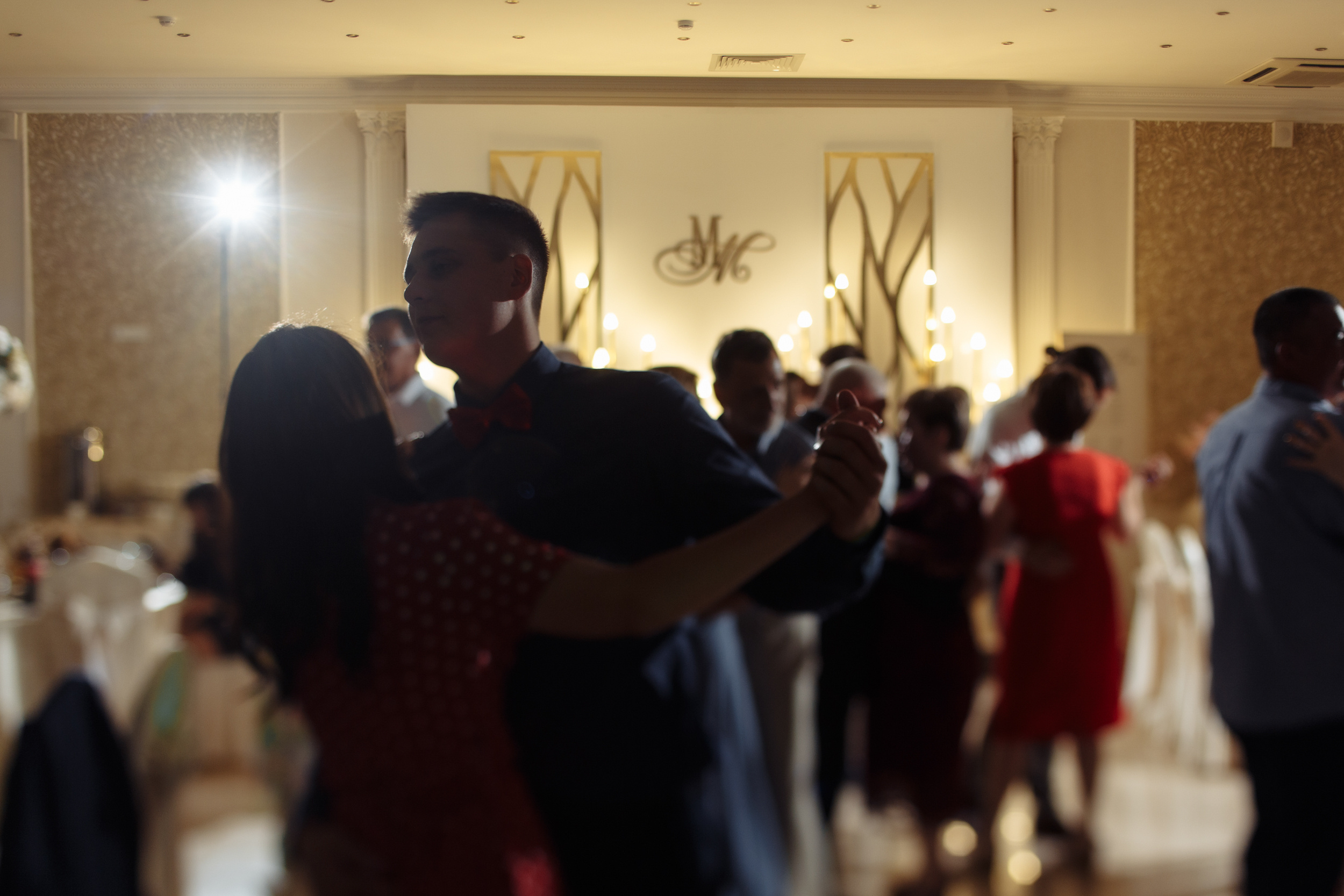 Сборы с друзьями и прогулка в кофейне. Миша & Маша. Фотограф Чугунов Александр