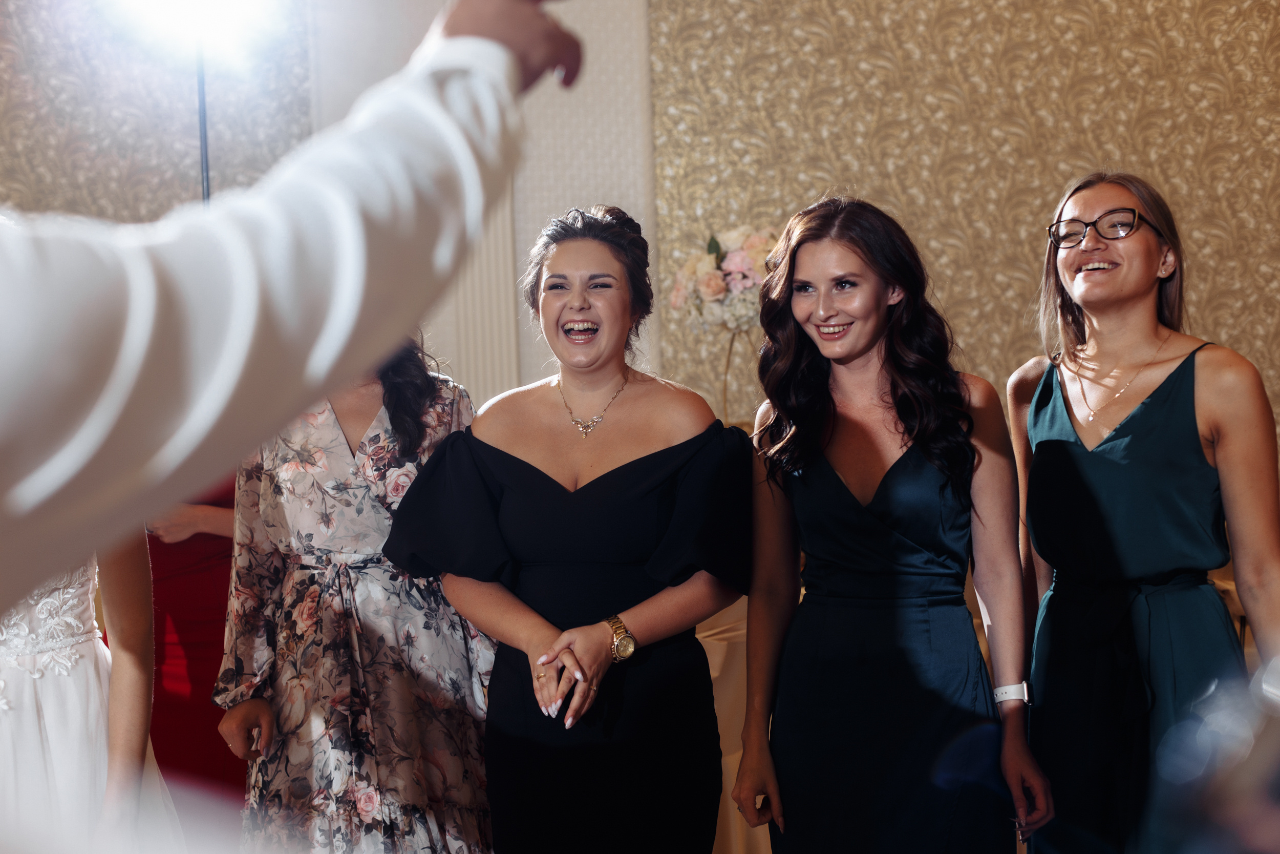 Сборы с друзьями и прогулка в кофейне. Миша & Маша. Фотограф Чугунов Александр