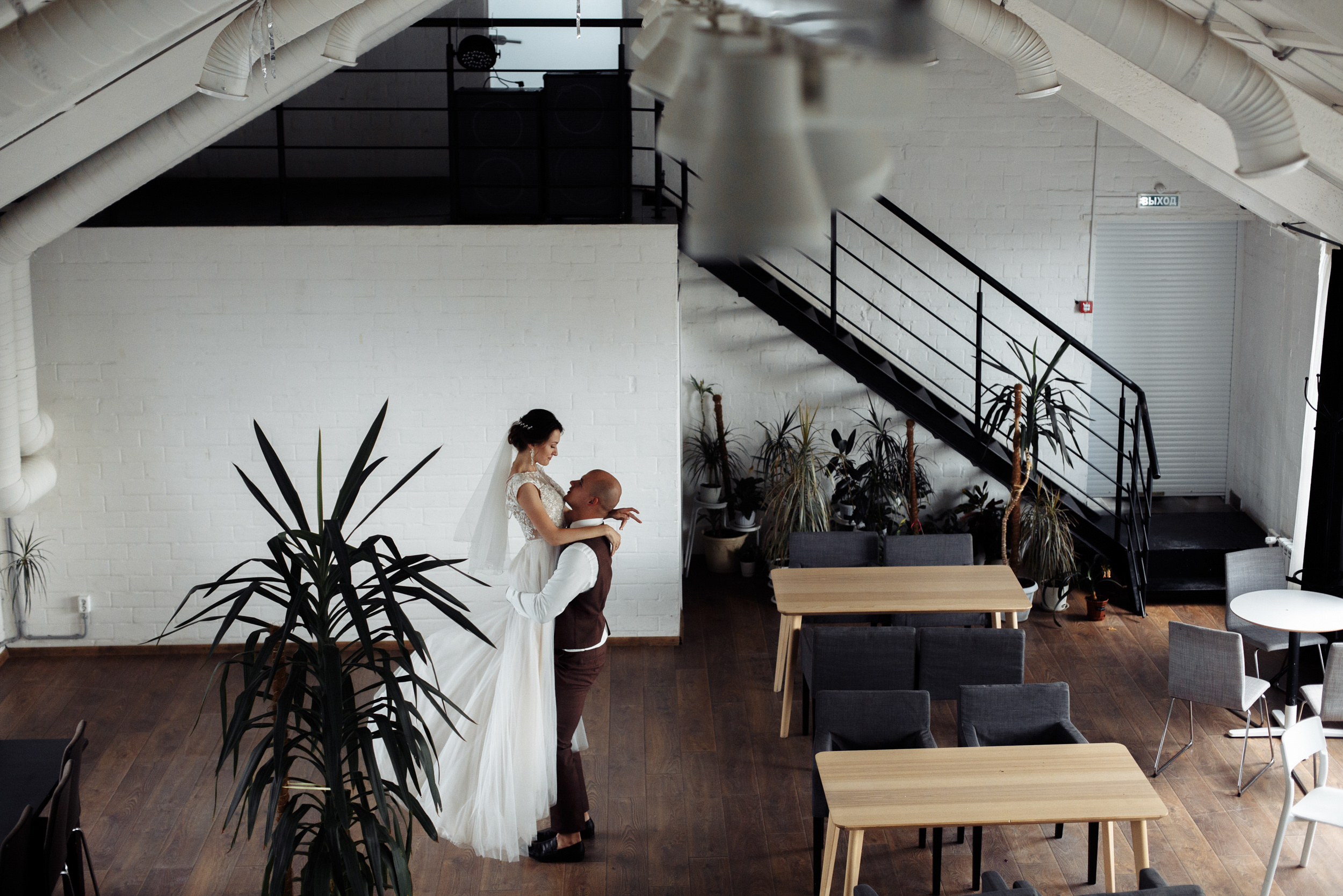 Сборы с друзьями и прогулка в кофейне. Миша & Маша. Фотограф Чугунов Александр