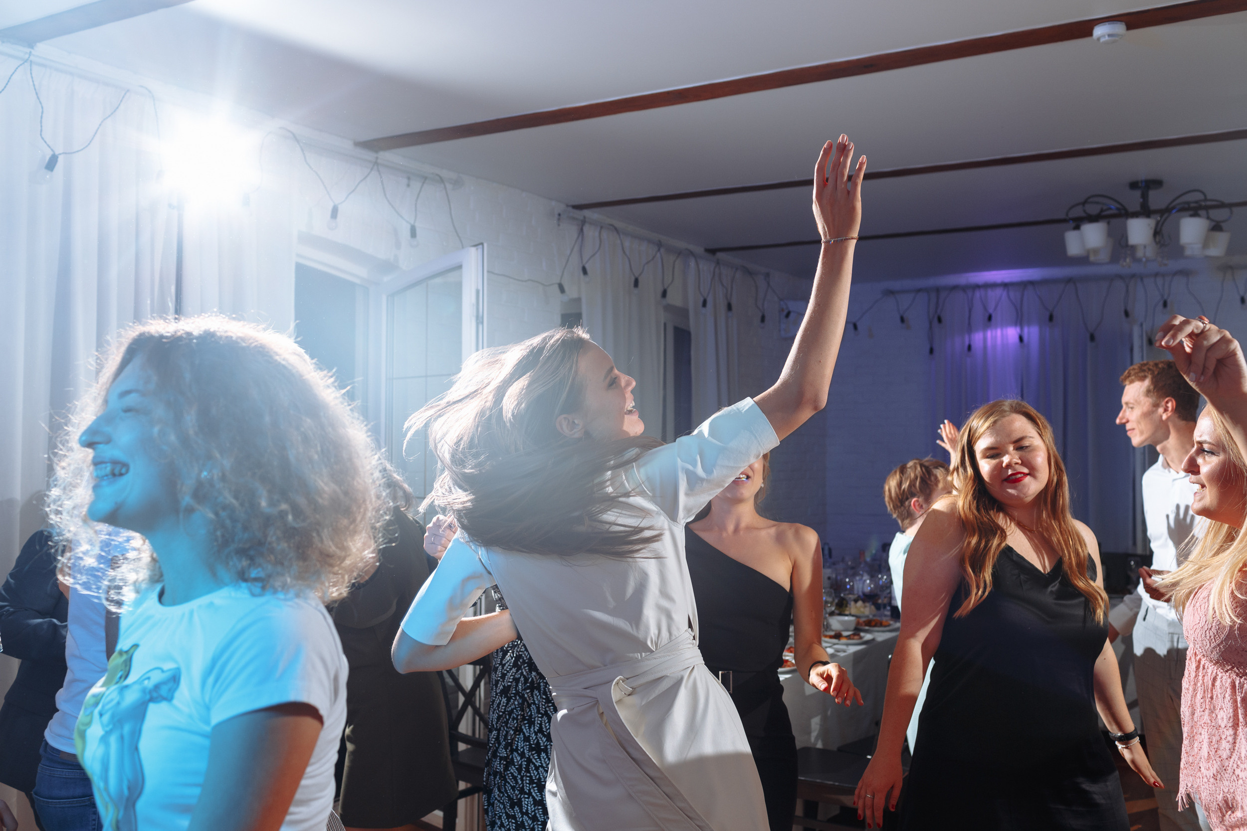 Веселый банкет в коттедже. Арина & Коля. Фотограф Чугунов Александр